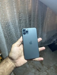 ايفون 11برو ماكس نضيف 300الف  07710140988