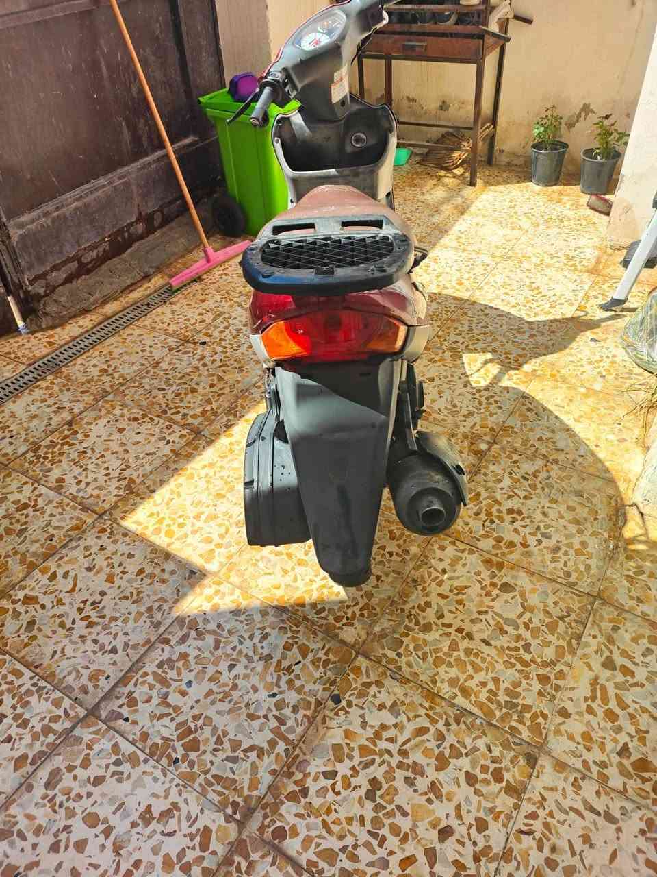 دراجه ادريس لبيع نضافته ٩٠بل ميه دراجه مناقصه اي شي دراجه عمليه وتفيد رايد ٣٥٠ وبيه مجال بسيط الي يريد يخابرني ***********
