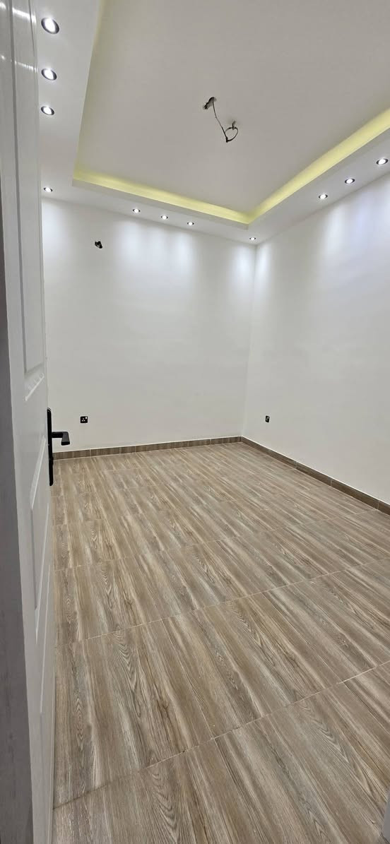 🔥 شقق طابو ملك صرف للبيع – استلام فوري 🔥
📍 الموقع: الأعظمية – مقابل الخط السريع
موقع مميز قريب من كل الخدمات
🏢 تفاصيل الشقق والمساحات:
• طابق ثاني 90م² وجه فرعي— 💰 135 مليون
• طابق رابع | 85 م² خلفي — 💰 122 مليون
• طابق ثالث | 85 م² خلفي — 💰 124 مليون
• طابق ارضي | 85 م² خلفي — 💰 130 مليون
✅ الأسعار قابلة للتفاوض
🏗 مواصفات البناء:
✔️ بناء تركي ديلوكس
✔️ مصعد شغال 24 ساعة
✔️ محطة كهرباء خاصة
✔️ لكل شقة ميزانية كهرباء مستقلة
📦 تسليم فوري – بدون انتظار
📞 للاستفسار والحجز:
***********
