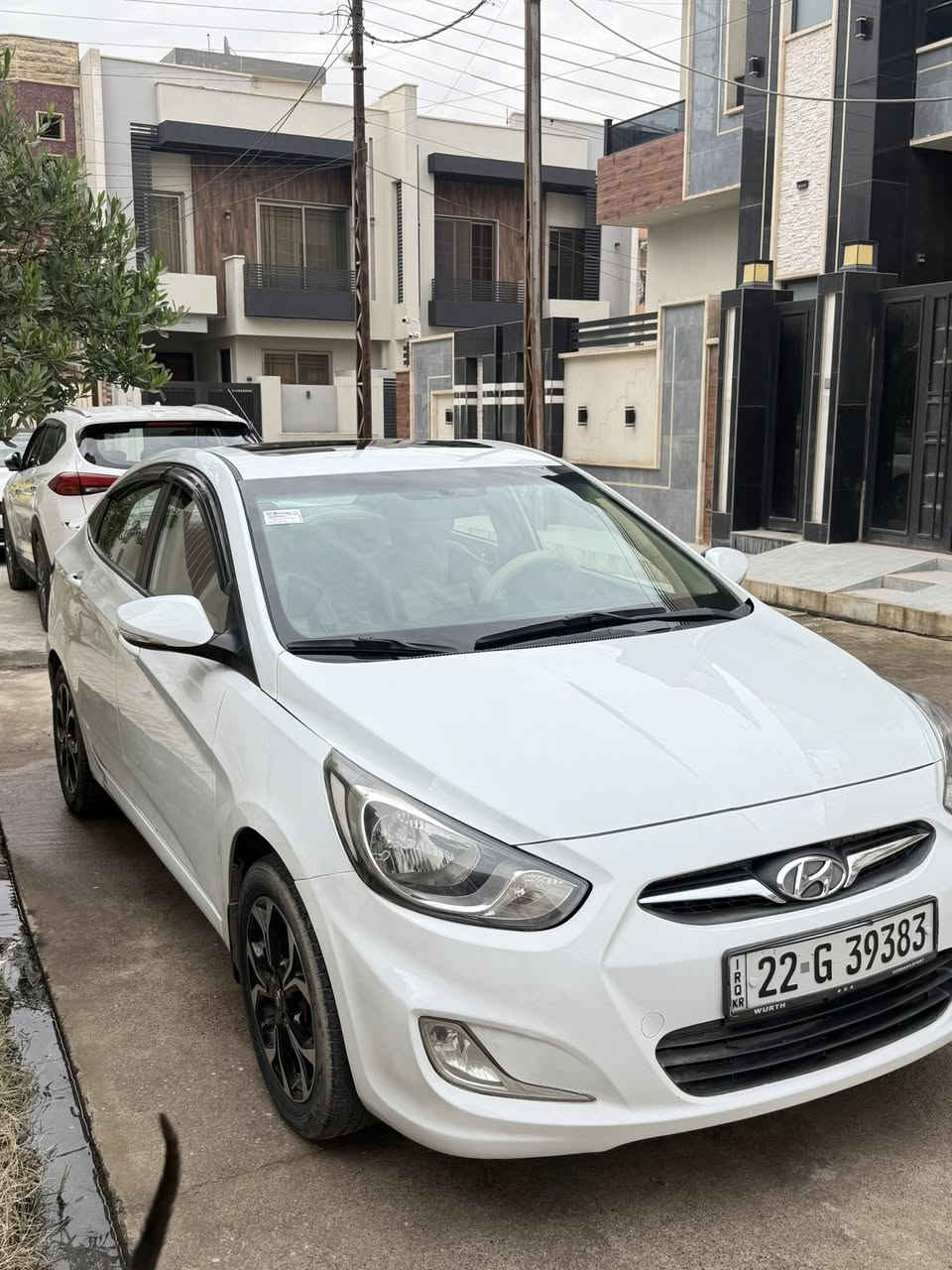 اكسنت للبيع موديل 2014
ماشيه 160
كاربون بانزين 
صبغ بارد 
عنوان موصل 
***********
