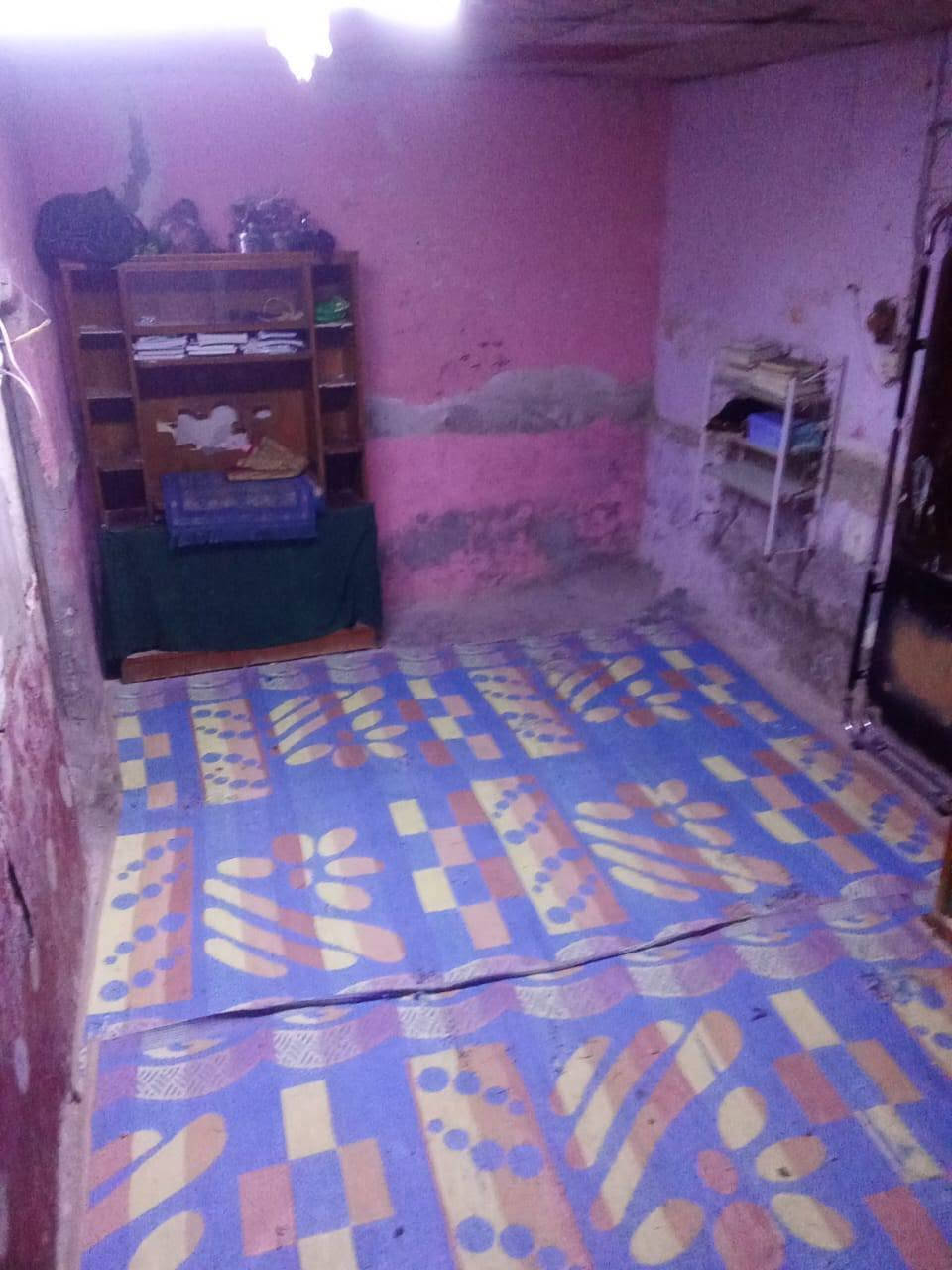 بيت تجاوز في بريهه بي غرفتين وهول ومطبخ وحمام وحديقه ومساحه تكدر تبني بيها غرفه تلاثه قرب المدارس وما عليه ازاله ولا تفليش السعر 15مليون وبي مجال الرقم ***********
