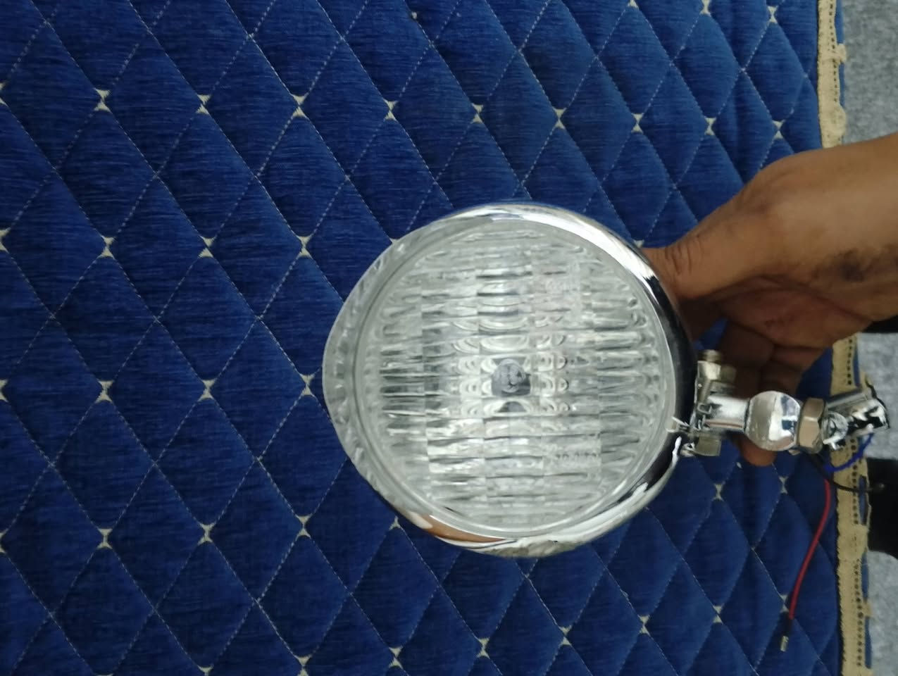 السلام عليكم فانوس جمبازي شرط الشغل وزن ثقيل بيه ضرر بسيط مكاني كربلاء 25الف وبيه مجال بسيط ***********
