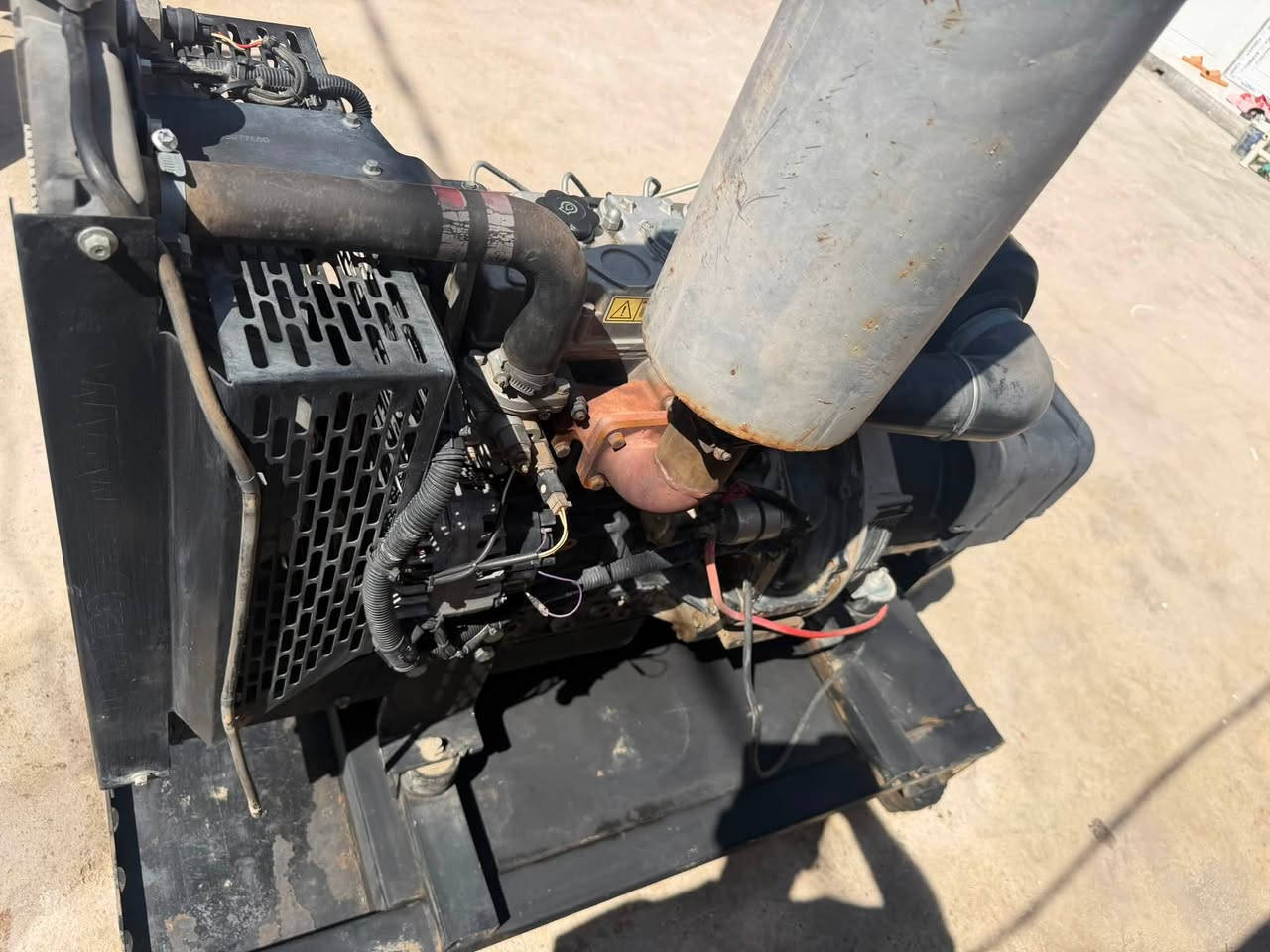 مولد پيركنز 20KVA نضيفه جداً جداً جاهزه للعمل بدون اي اعطال برغي ممفتوح بيها مكاني بغداد (***********)

