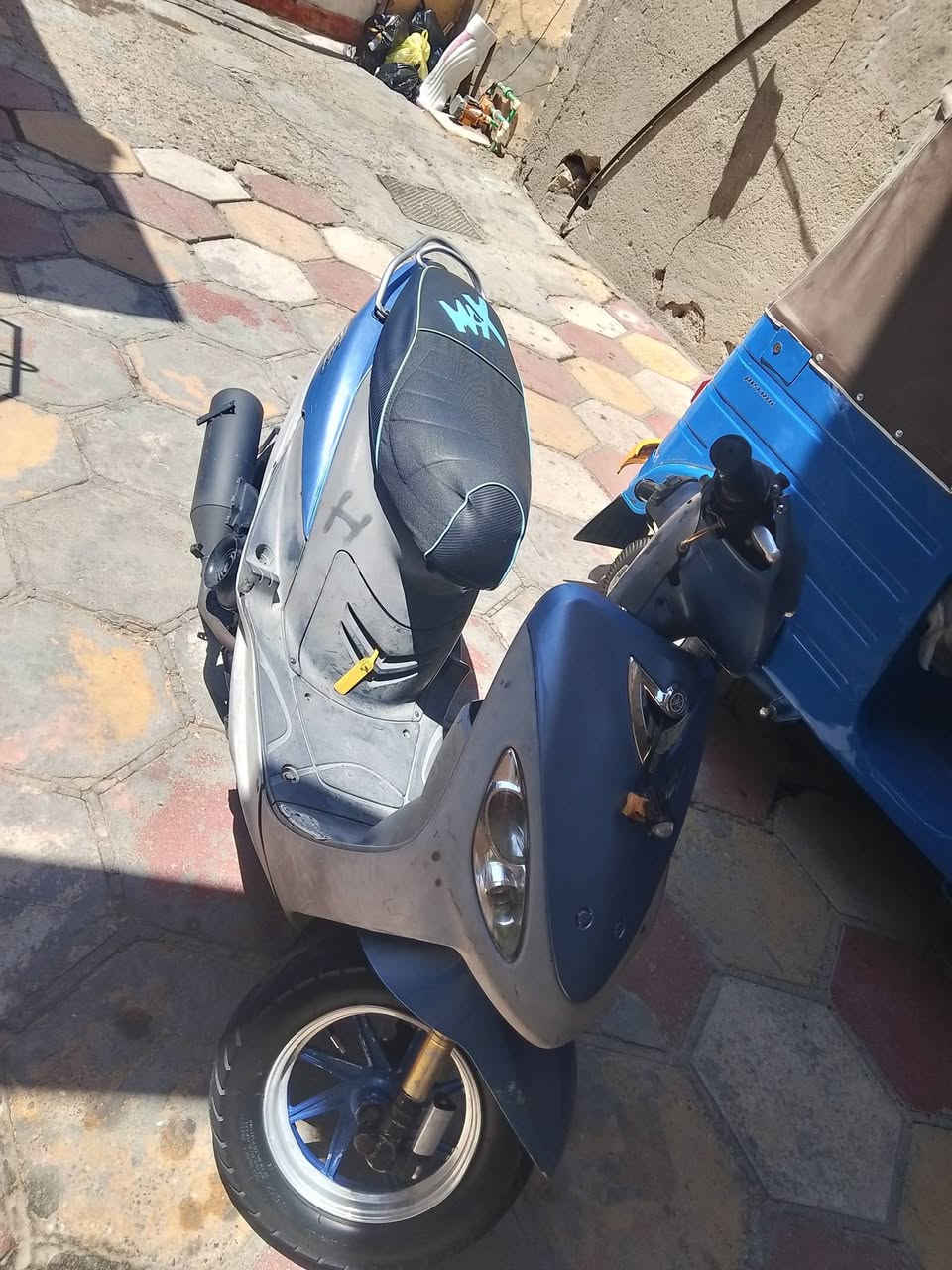 سلام عليكم دراجه ماكس قجمه المكينه مجفته الكهربايات شغاله كلها سلف وهندر شغال جاهزه بس الباتري بي ضعف يعني رادلها باتري السعر 400وبيها مجال الشراي يتصل بخدمته***********
