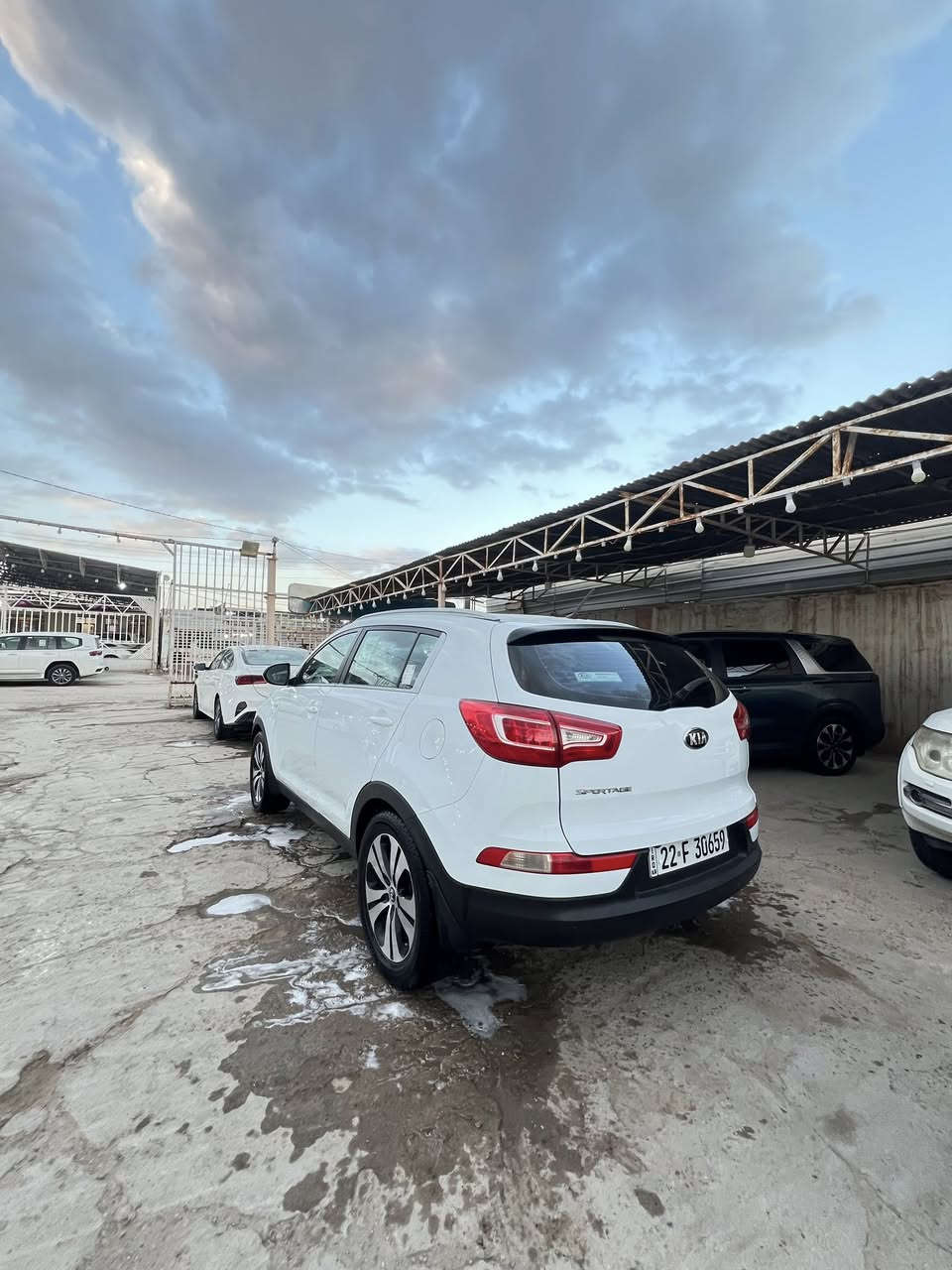 السلام عليكم / كيا سبورتج 2014 للبيع فقط بدون مراوس اربيل جديد هزه جديده ماشيه 100 الف جديده جدا مكفوله من كلشي مكينه 2400 السعر 160 مكاني نجف استفسار خاص او اتصل ***********
