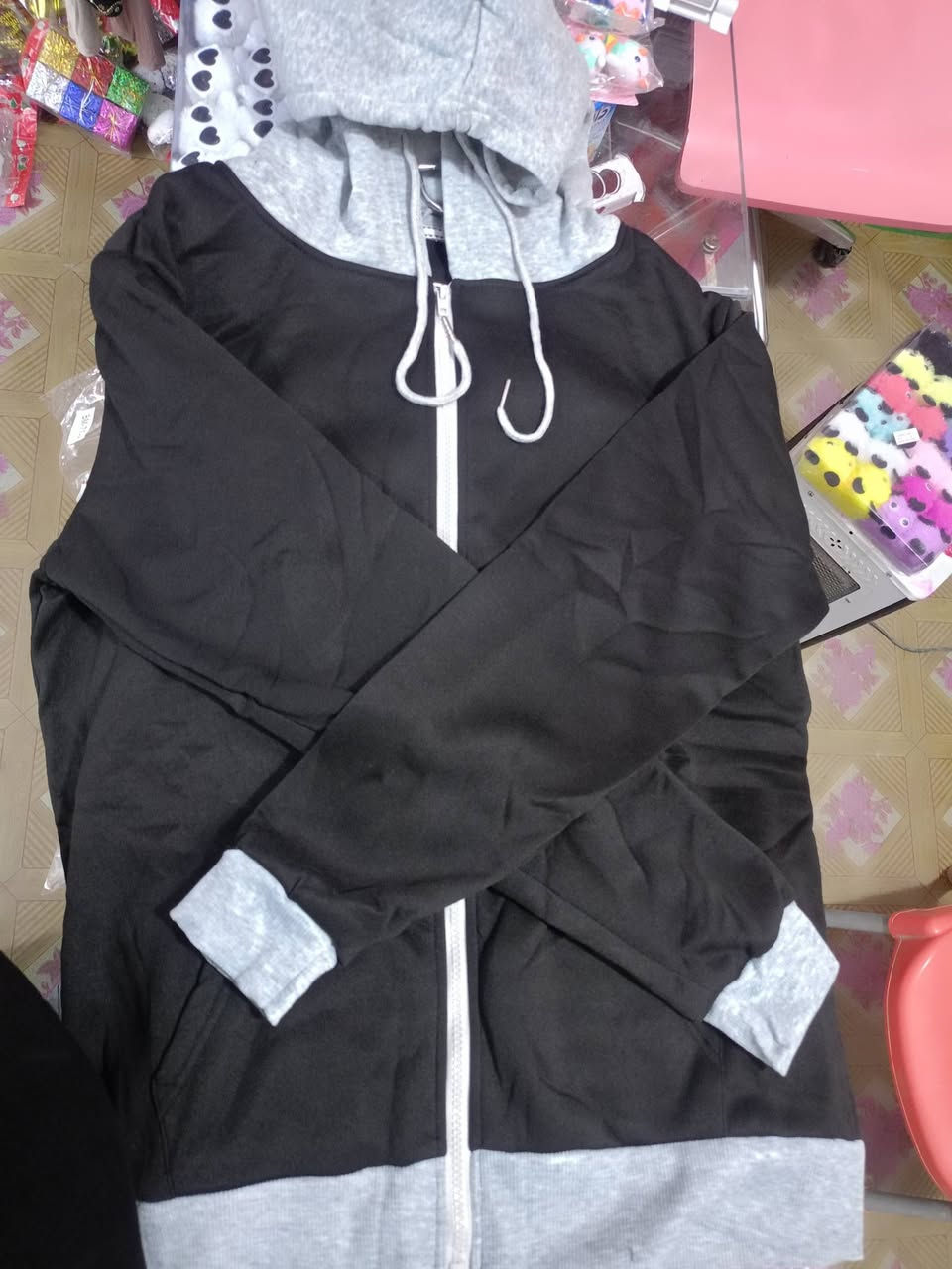 تريد هودي "سادة" وعملي لكل يوم؟ 😍
تشكيلة هوديات بخصومات خاصة لأهل منطقتنا الموديلات سادة وترهم وية كل شي (جينز، قماش، رياضي).
📍 الموقع: أبو عظام خلف سيد عماد أبو الموبايلات 
💰 السعر: [القطعة ب5 آلاف]🔥🔥
احجز لونك قبل ما تخلص القياسات!
يوجد لدينا توصيل داخل منطقة 24 أبو عظام و المناطق المجاورة🛺.


**إذا كنت صاحب هذا الإعلان وتريد حذفه لأي سبب، رجاءا أرسل رسالة إلى الدعم الفني**