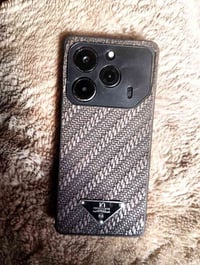 TCNO POVA 6 pro 5G جهاز كلش نضيف فقط وكع مني و وكعت قطعه من الإطار مثل...