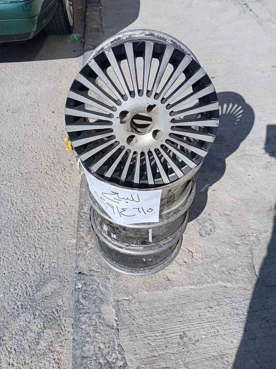 جنط 14 فاضي للبيع بدون كوشوك 4 براغي  قريب لا لحام ولا كسور ولا فتال مطلوب فيه 65 دينار من الاخر  موجود بالحصن٠٧٩٢٩١٤٦١٥ نهايته ٥٠ دينار


**إذا كنت صاحب هذا الإعلان وتريد حذفه لأي سبب، رجاءا أرسل رسالة إلى الدعم الفني**