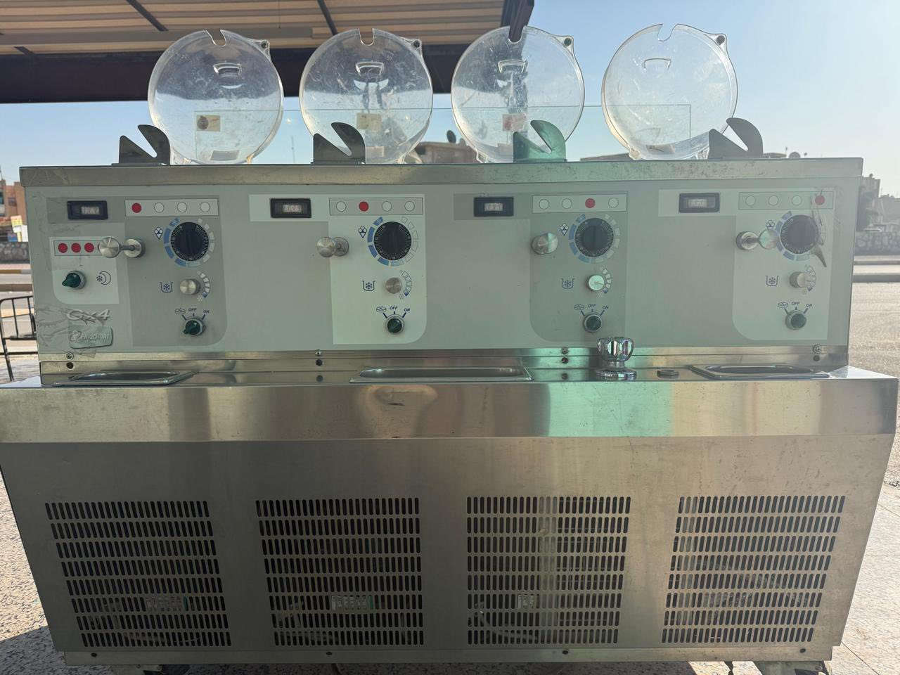 للبيع مكينه  إنتاجيه بيع مباشر أربع أحواض ماركة فروجومات إيطالي للتواصل خاص 
ملاحضه / استعمال جداً قليل
***********
