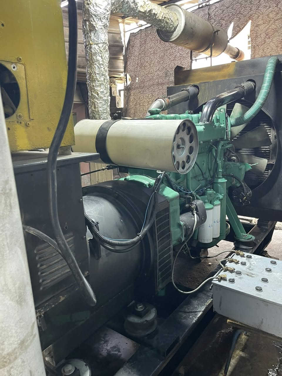 مولدة. ڤالڤو حجم F12/122  توليد 350 كيفي محرك وتوليد بشرط لاصرف لا مفتوح كل على بلادي   بشرط حمل 750 امبير. 

مكان  كركوك 

***********

سعره.    65. ورقه
