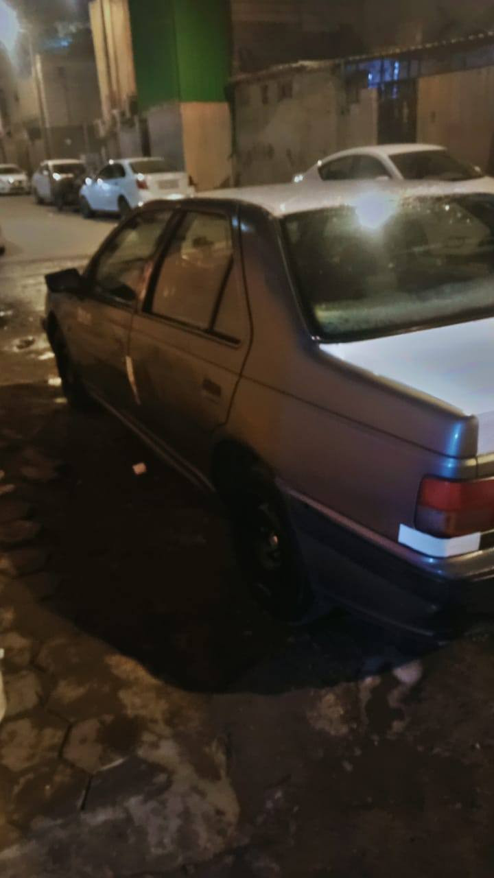 سياره بيجو بارص مديل 12 لبيع هاي نضافته كدامكم تجي وتفحص ترايك وين ما تريد محرك وكير خير من الله رقم انكليزي جديد وراعيه يريد تحويل سنويه 30 عنواني البصره المعقل السعر 30 وبيه مجال وهاذه رقمي *********** وشرط تحويل ثاني يوم
