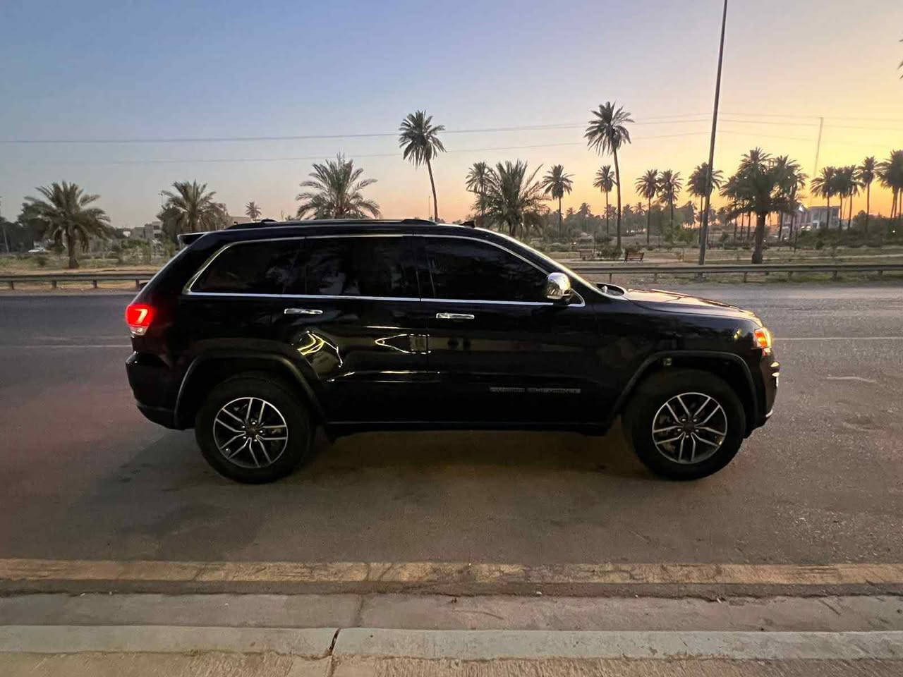 ٢٠ معلايه ٢٢ 
فئه لمتدد اعلى فئه 
حادث بسيط بدون دواخل لغد شاصي مكفول 
بيه جاملغ وبنيد صبغ وشويه من الباب مباوك علمود الجاملغ 
المواصفات
*فتحه سقف 
كشنات كهربائي
*نضام دفع رباعي 4*4
*نضام قياده سبورت
*نضام ايكو
*اطفاء ذاتي للمحرك عند التوقف
*رادارات خلفيه وجانبيه
*نقطه عمياء
*حساسات خلفيه
*توقف تلقائي بريك عند وجود اجسام خلف السياره 
*شاشه جبيره كار بلي 
*جنطه شفط كهرباء
*تدفئه تبريد كشنات 
*تدفئه تبريد ستيرن 
ويل ٢٠ 
*كشن كهرباء
*نقطه عمياء
ماشيه ٦٩ الف جديده بحالة الوكاله السياره
وبعد بيه مواصفات 
السعر 215 وبيها مجال للشراي 
عنوان الناصريه
***********
