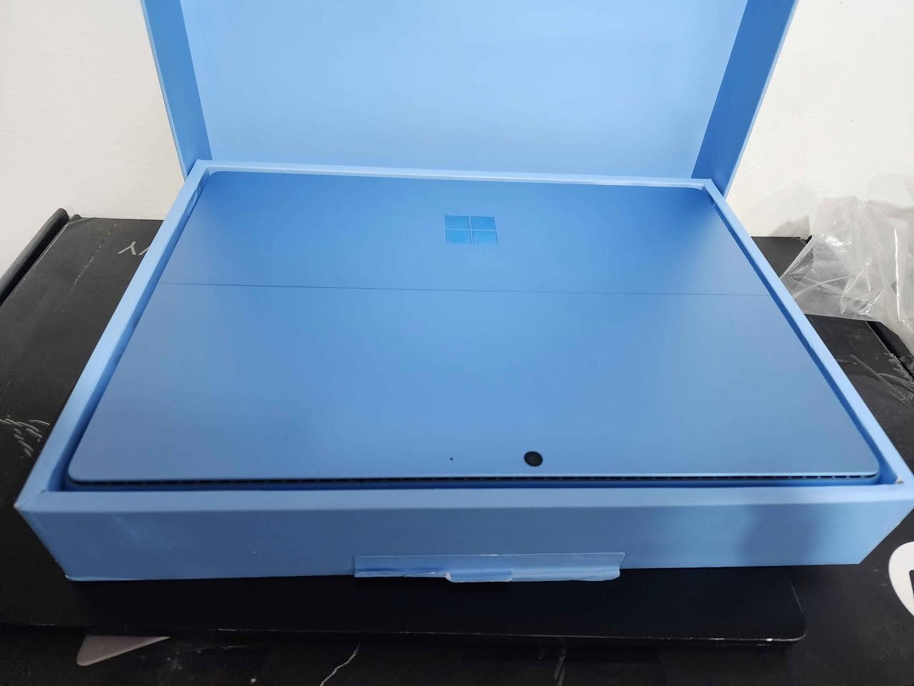 Microsoft surface pro 11
Snapdragon X elite 12 cores 
16 GB DDR5x 
512 GB disk 
13" touch screen AMOLED 120 Hz 
Cycle count 15

جهاز راقي غني عن التعريف, امكانيات و خصائص رائعة. مناڵیی للاعمال الهندسیە و الالعاب.. بطارية تدوم لنهار كامل...
لابتۆبێکی نایاب و بە توانا، تایبەتە بۆ هەموو کارێکی هەندەسەی و گرافیک و گەیمینگ... باتری کەی بەشی ڕۆژێک دەکات... أربيل, العراق


**إذا كنت صاحب هذا الإعلان وتريد حذفه لأي سبب، رجاءا أرسل رسالة إلى الدعم الفني**