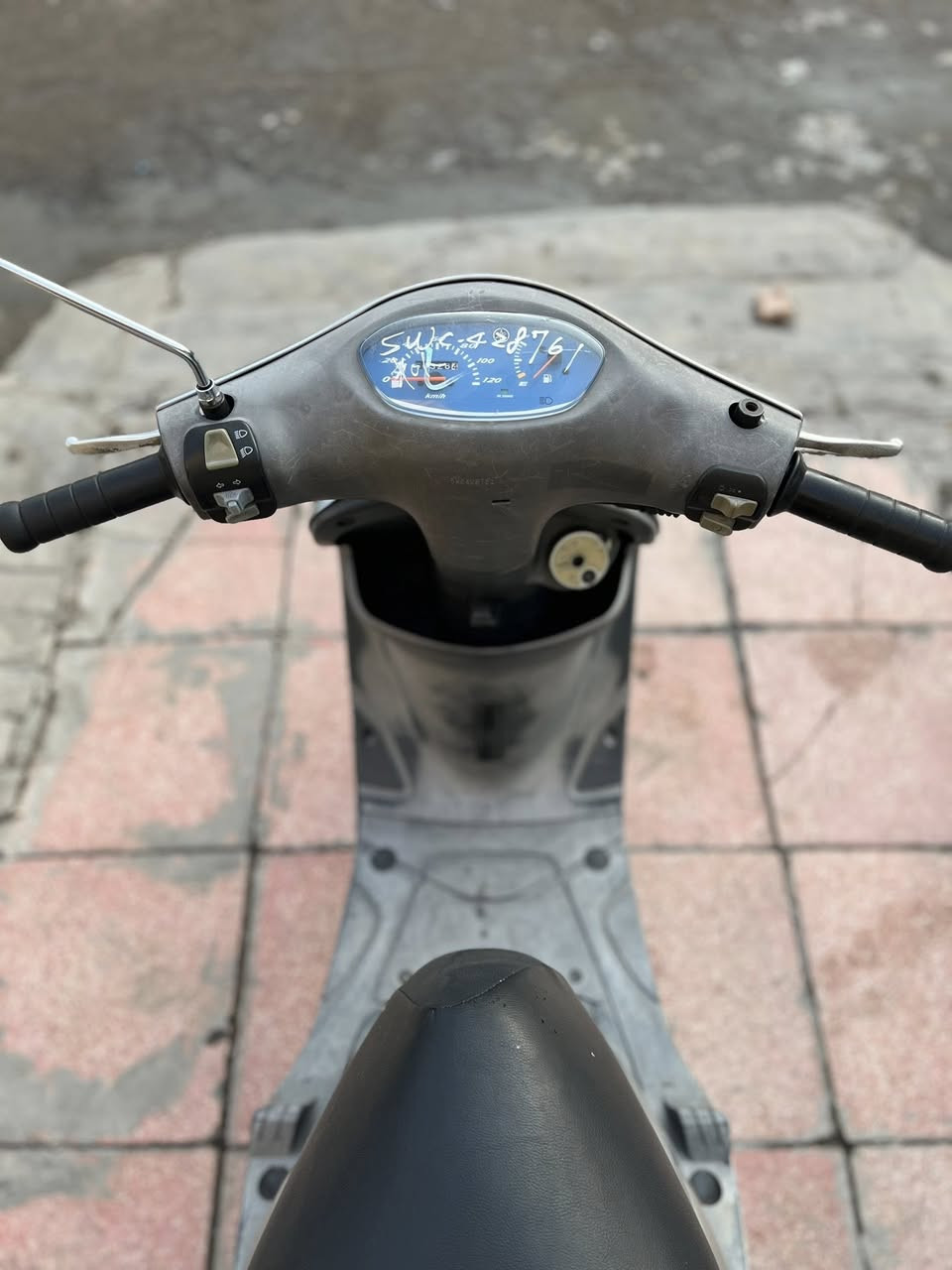 السلام عليكم دراجة ماكس منغولي 120 رمبة رمبة للبيع الدراجة مكفولة من الطول للطول ختم واحد كفر وملاح ومكينة تخك تاير جديد كابريتر وسلف بلادي جديدة حيل السعر 850 وبيهة مجال كلش بسيط مكاني بغداد الحرية قرب الضريبة للاتصال *********** موجود اتصال وواتساب
