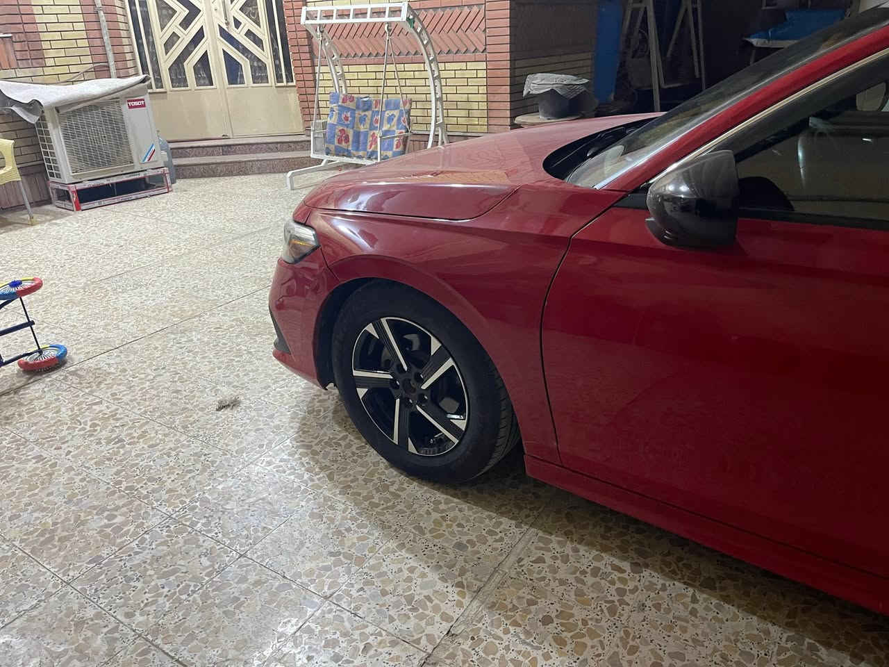 هوندا سيفك سبورت موديل ٢٤ محرك حجم ٢٠٠٠ ايرباك فقط ستيرن ماشيه ٣٣ الف ميل رقم بغداد مواصفات السبورت معروفه مكفوله شواصي وفخذه السعر المطلوب ١٣٧  صبغ بنيد وجاملغ ايسر  صور الحادث مرفقه بالمنشور  وبيها مجال للمشتري مكان السياره محافظه ميسان (مركز المحافظه) الاتصال على الرقم 
***********
