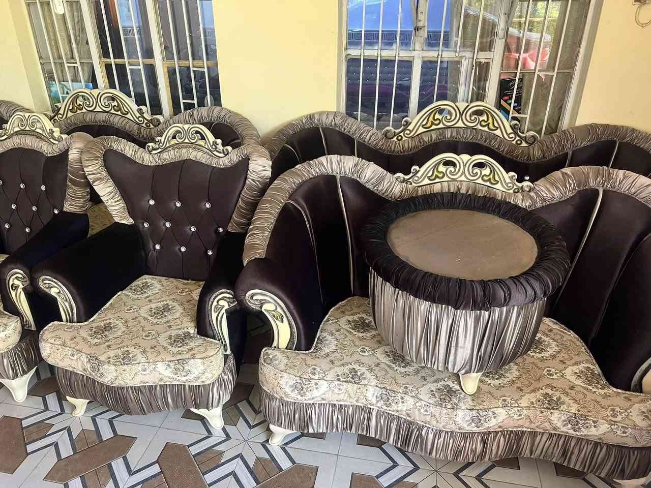 تخم رئاسي للبيع فقط
800 الف 
شغل جديد  
٣ قنفات 
٢ كراسي 
المكان بابل المركز 
***********
