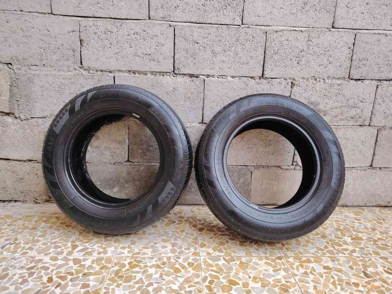 السلام عليكم عندي تايرات للبيع نص عمر 185
\14R70
:88T
***********
