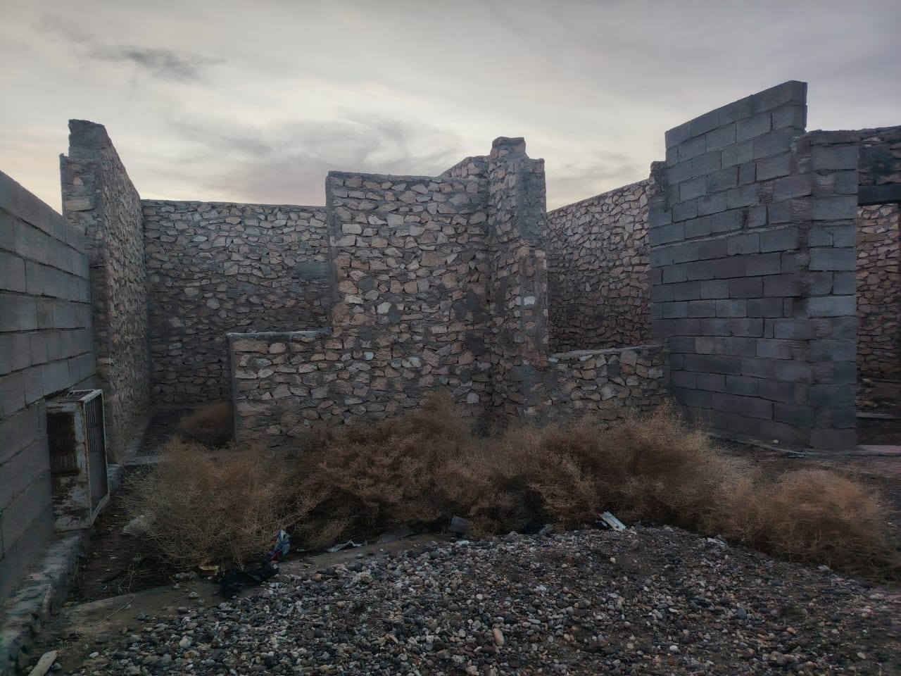 بيت للبيع في حي البكر غرب مدرسة مطلع الفجر و شرق جامع الحاج طه. 
 المساحة الكلية ٢٦٠ متر البيت مثل ما موضح بالصور و الفيديو.

واصله ماء و كهرباء نظامي 

السعر ٢٢ مليون و الشراي يجي يشوف البيت إذا اعجبه يتصل او يجي للبيت المقابل للهيكل هو بيت صاحبه (محسن صباح حردان العبيدي)
رقم الهاتف ***********
