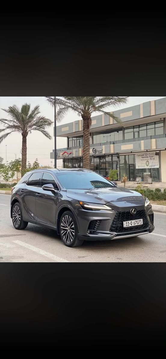 � لكزس RX 350 2023 هايبرد – فل كامل (أعلى فئة) 🇺🇸
✨ مواصفات فخمة ونادرة بالسوق
✨السياره محدثه كت F_sport رياضي 
▪️ محرك 2.5 هايبرد اقتصادي وقوي
▪️ فتحة سقف بانوراما 🌤️
▪️ لايت أمامي 3 عدسات (Triple Beam LED)
▪️ عدسة عين يم الستيرن
▪️ جلد طبيعي فاخر
▪️ تبريد وتدفئة مقاعد ❄️🔥
▪️ ذاكرة مقاعد
▪️ كامرات 360 درجة
▪️ دخول ذكي + تشغيل بصمة
▪️ رادار + مثبت سرعة ذكي
▪️ شاشة كبيرة أحدث نظام
🔍 السيارة جاهزة لأي فحص
📍 بغداد – حي الجامعة
📞 اتصال:📲 واتساب:***********
💰 السعر:34,500
