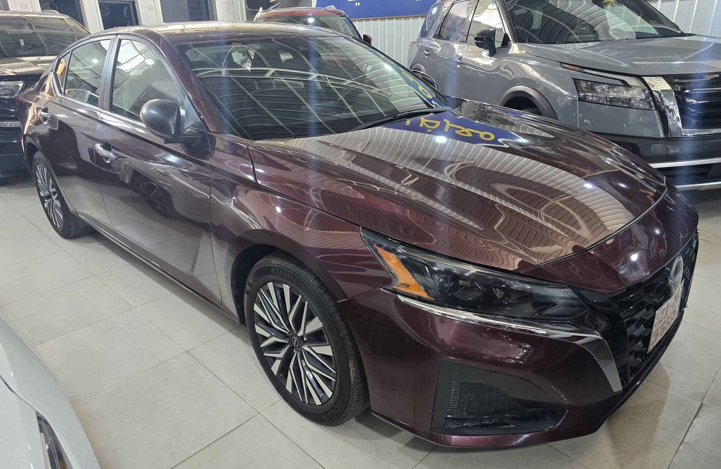 NISSAN ALTIMA   SV  2025
السعر  150 $
اللون عنابي
حادثها كما موضح بالمنشور
صبغ جاملغ وبونيد فقط
ايرباكهاا سستم
الشاصي والدواخل مكفوله من الحادث
المواصفات الفئة ال SV 
حساس ضغط هواء الاطارات
رادار امامي + رادار جانبي + توقف ذاتي
شاشه لمس 
كشن شامو
شاشة ذكية + مخرج usb عدد 2 + مخرن taypC 
عداد المسافة :- 17 الف ميل فقط
لايت زينون + ليد نهاري 
 كشن السائق كهرباء
كاتي تترقم شمالي
 + بصمة تشغيل + تشغيل عن بعد
العنوان كركوك
رقم الهاتف :-  ***********
