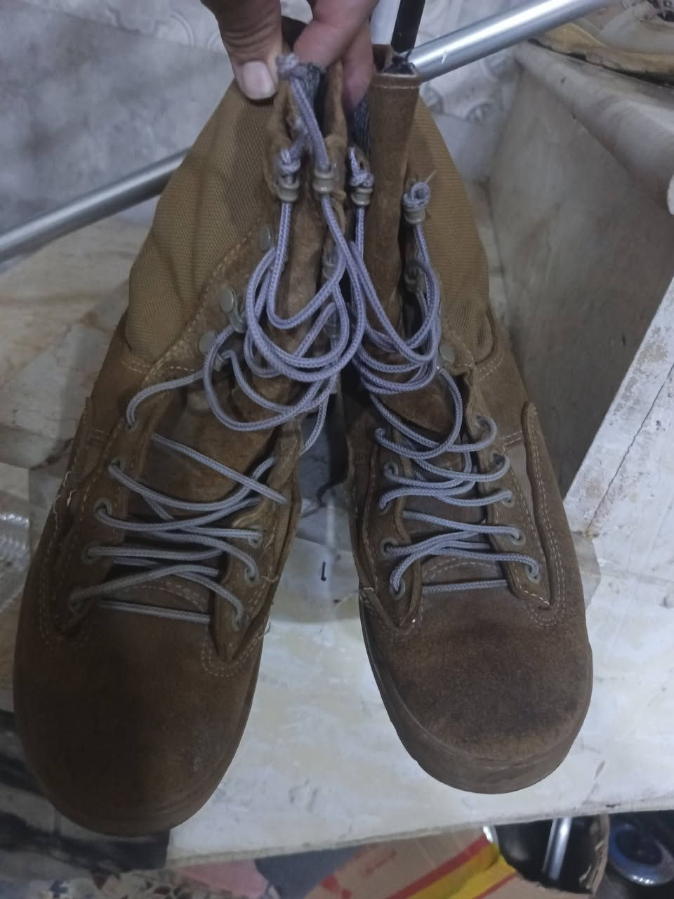 بسطال برطاني اصلي قياس 40 السعر 75 بغداد الزعفرانية وات ساب موجود ***********
