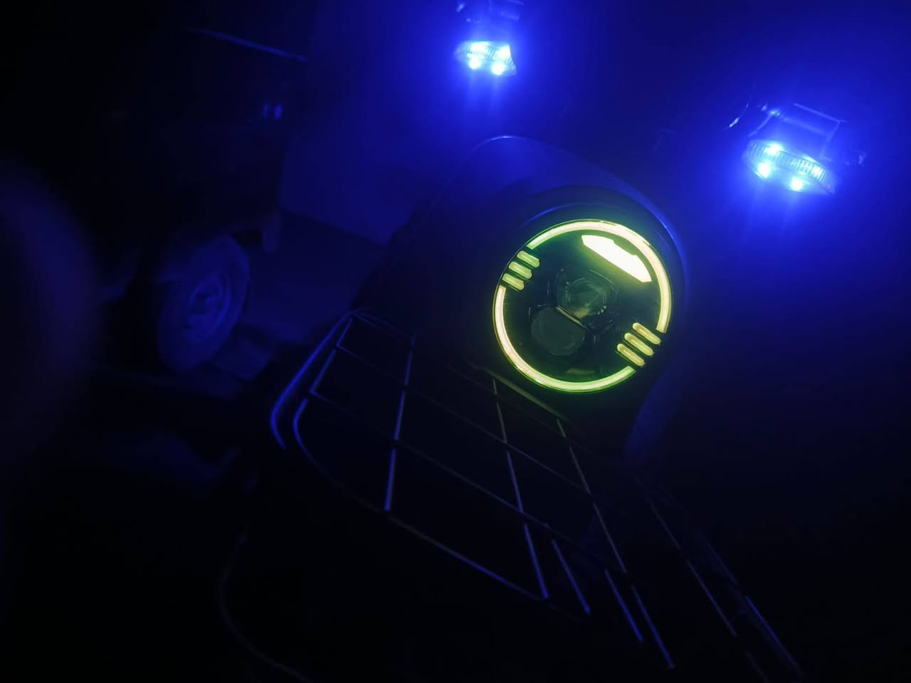 دراجه شخنR9 جديده بصمه وبلوتوث للبيع سعر ٦٥٠ بيها مجال بصيط الشراي ***********
