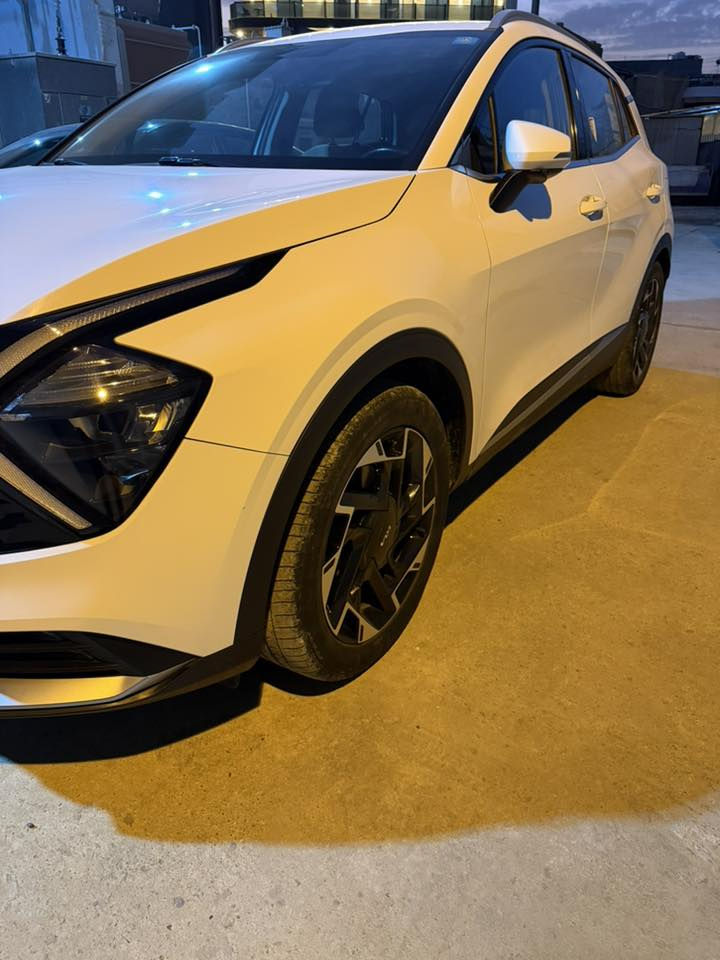 السلام عليكم سياره سبورتج موديل 2024 ماشيه 30 رقم بغداد مكفوله باسميي 230 وبيه مجال ***********
