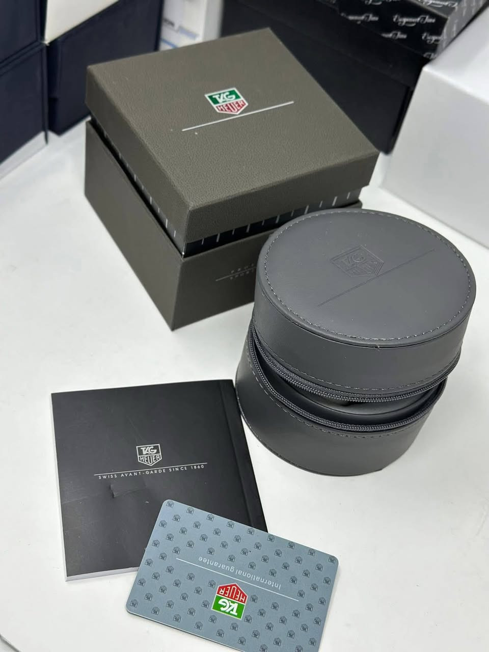 تاك هيور sls
ساعه راقيه سناتر  شغاله..
سير ربل …مختم من كل جهات 
ضد الماء ،،مع علبه ملحقات كامله الاصليه كارت ضمان 
السعر35الف  مع توصيل


**إذا كنت صاحب هذا الإعلان وتريد حذفه لأي سبب، رجاءا أرسل رسالة إلى الدعم الفني**