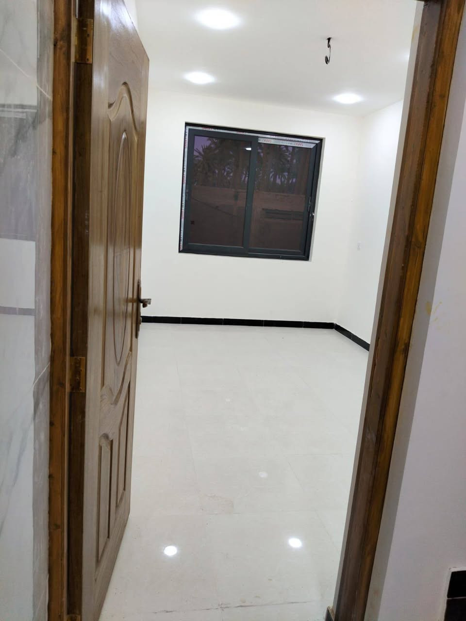 بيت اجار قرب الجامعه العراقيه ..سبع ابكار 
يحوي على صاله ومطبخ وغرفتين نوم وصحيات 
فرع 3 متر يوجد مكان خاص لوقوف سياره 
مساحه 50 متر 
شرط كفيل وموضف
اجاره 500 الف 
*********** متوفر واتس اب
