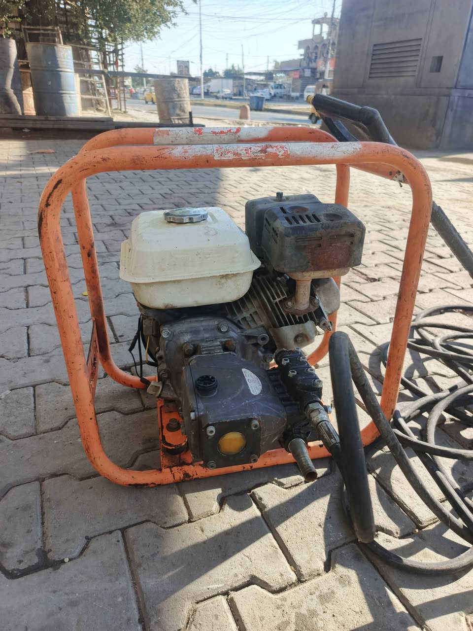 سلام عليكم كمبريسر 250لتر نظيف يشتغل بانزين بس سعر 250الف وضاغطة حجم 150بار محرك ياباني مع صوندة 15متر ومسدس سعر 250الف.*********** اتصال بس اجاوب
