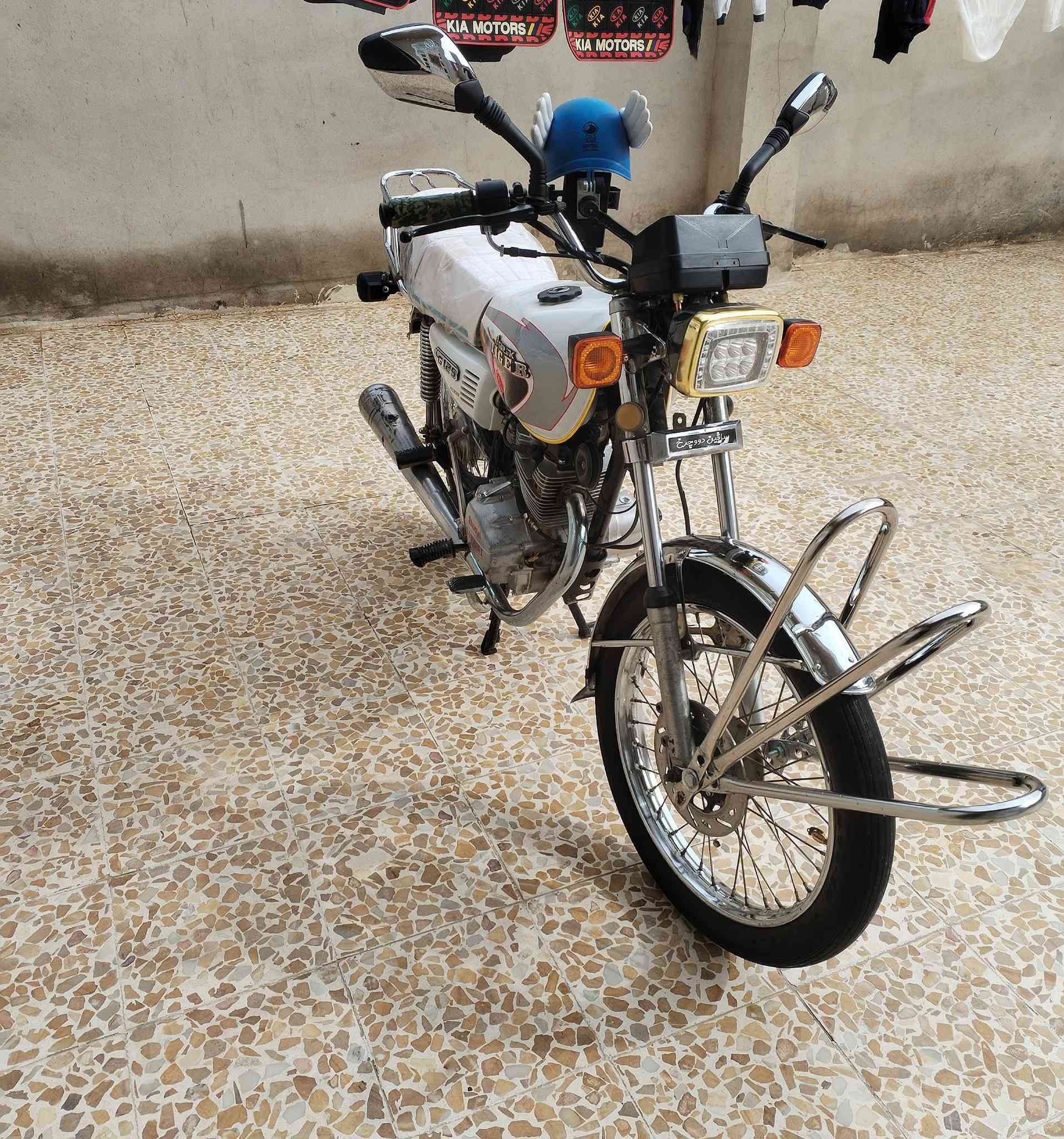 السلام عليكم ماطور سيفان
ماطور جاهز سلف شغال وايرمنيه كلها شرط محرك شرط 
السعر 400 وبي مجال 
للإستفسار ***********
