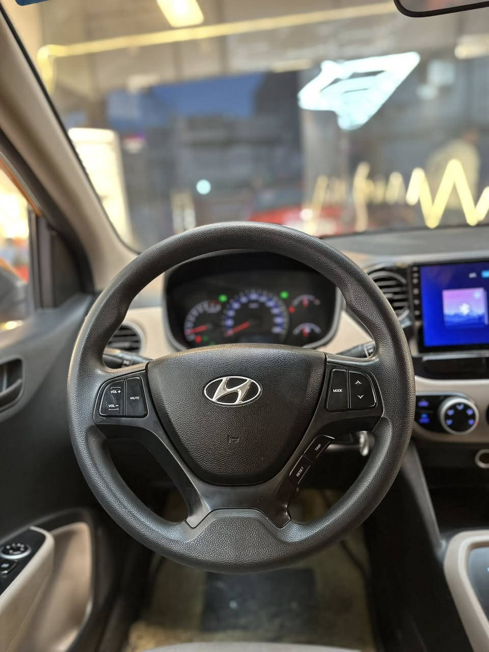 هوندايA10 موديل 2015 كير اوتماتيك ماشيه 71 كيلو اربعه جام كهرباء كامره شاشه  داخل لونين تحكم استيرن مكينه اربعه سلندر بيها فقط نص جاملغ صبغ خلفي بدون اي  دواخل السعر 94$وبيها مجال
:كير مكينة كفالة 
صدر امامي خلفي تخم تاير جديد.
رقم بغداد الجديد .
للاستفسار :***********
***********:
