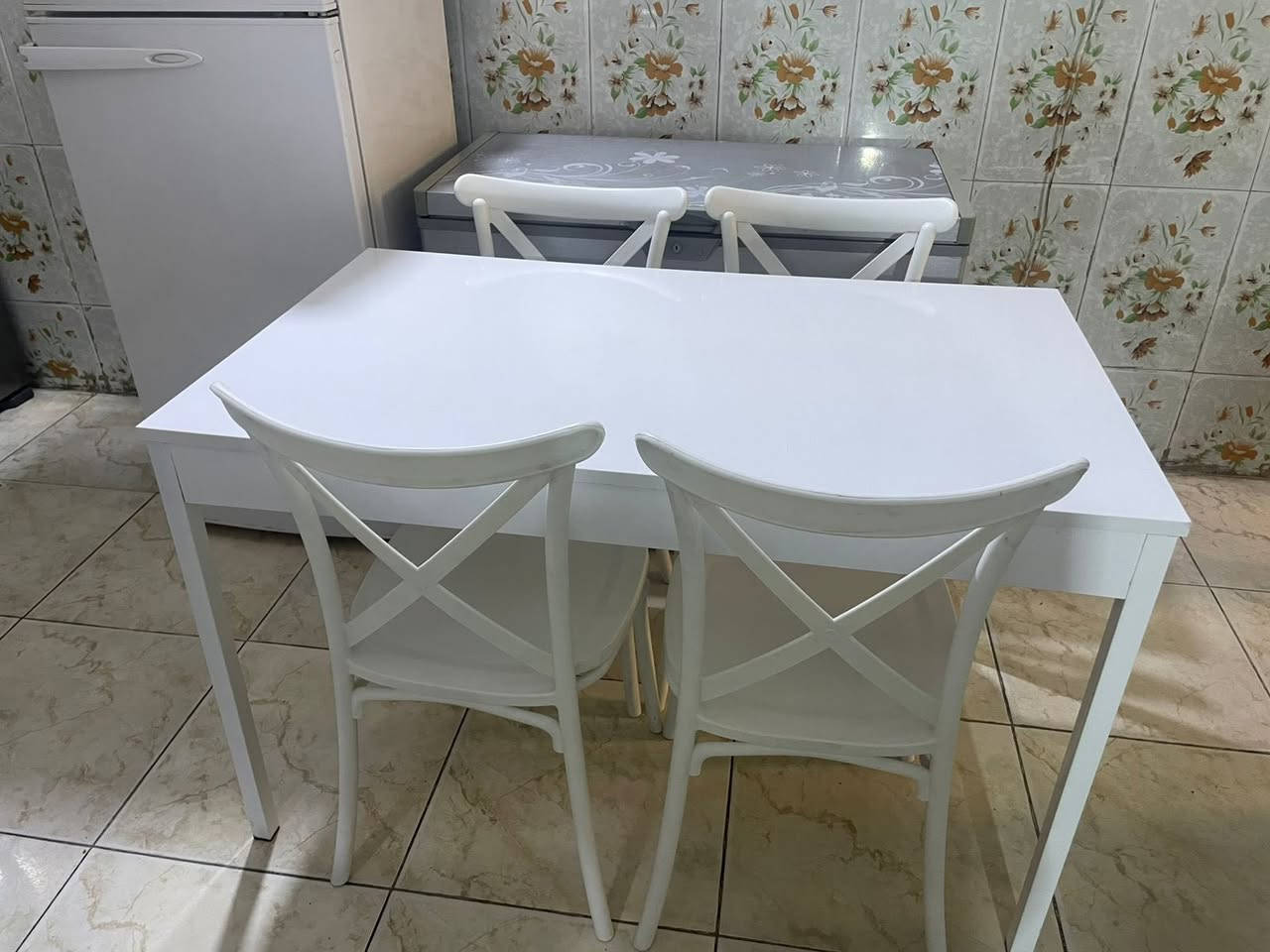 ميز طعام جديد اربع كراسي قياس ١٢٠ تقريبا سعر ١٠٠ الي يريدة يعلق وادخلة


**إذا كنت صاحب هذا الإعلان وتريد حذفه لأي سبب، رجاءا أرسل رسالة إلى الدعم الفني**