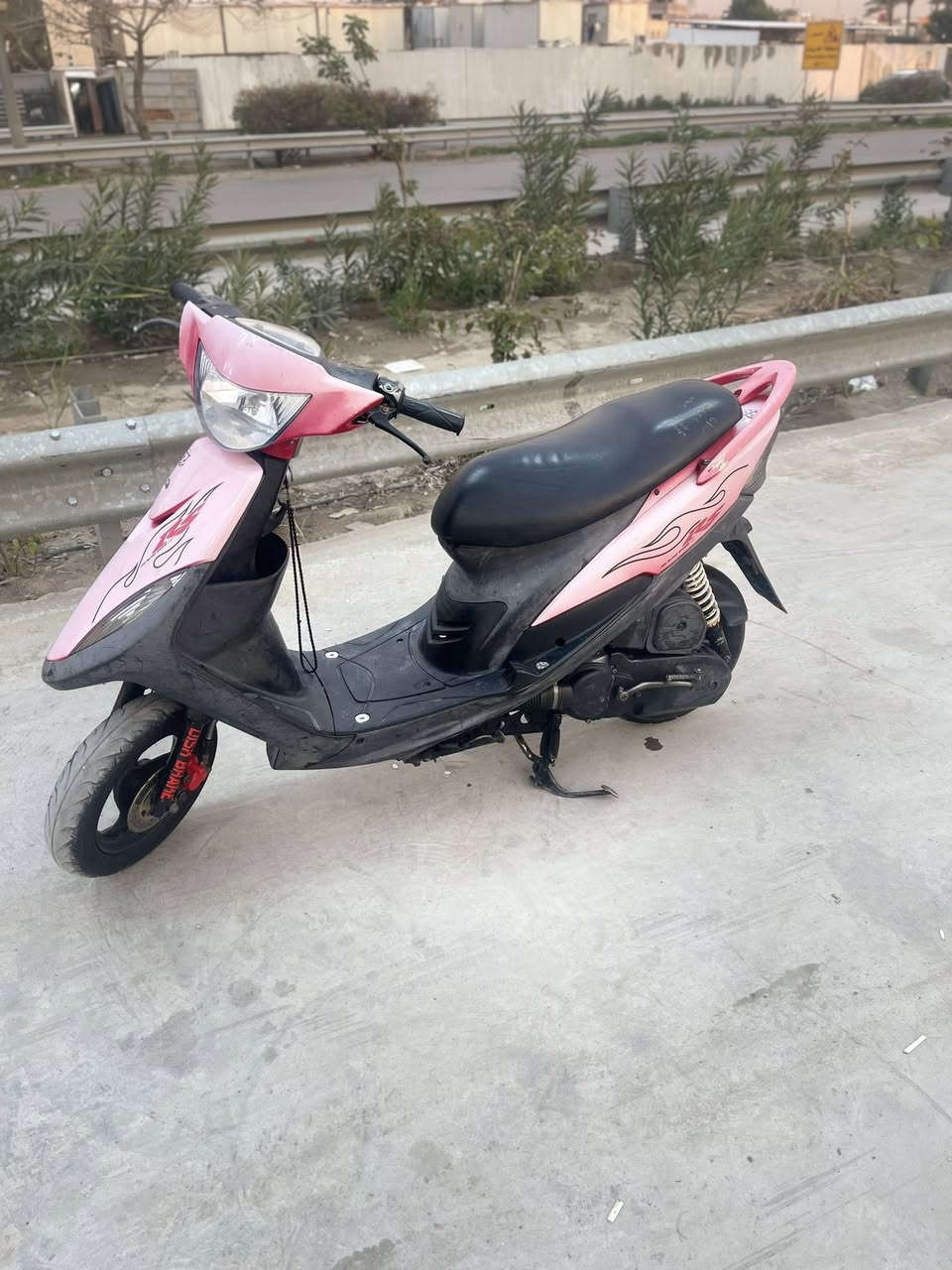 يا الله السلام عليكم 
من رخصة الأدمن 
دراجه عدله للبيع 
الدراجه صارلي اسبوع من نزلتها من الرمبه 
الدراجه على ايدي نظيفه حتى ما طالع بيها هواي
المكان بغداد القاهرة يم جسر النداء
السعر خاص 
رقم ***********
الشراي يعرف بأسعارهن 
و اسف على الإطاله
