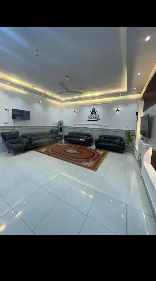 سلام عليكم
بيت للبيع طابو زراعي حق التصرف سند 25  المساحه 340 طابقين مساحة البنيان لكل طابق 280 متر الطابق الاول كامل فول مواصفات. غرف 2 وصاله وصحيات واستقبال ومطبخ حار وبارد ومنور 3 وصحيات خارجيه. وحديقه وكراج  والطابق الثاني غرف عدد 4 وصاله وصحيات ومخزن  ركن على شارعين المكان حي القصور قرب البانزين خانه على طريق بغداد شارع معرض رويال للسيرامي
الاستفسار 
*********** عمارة, ميسان
