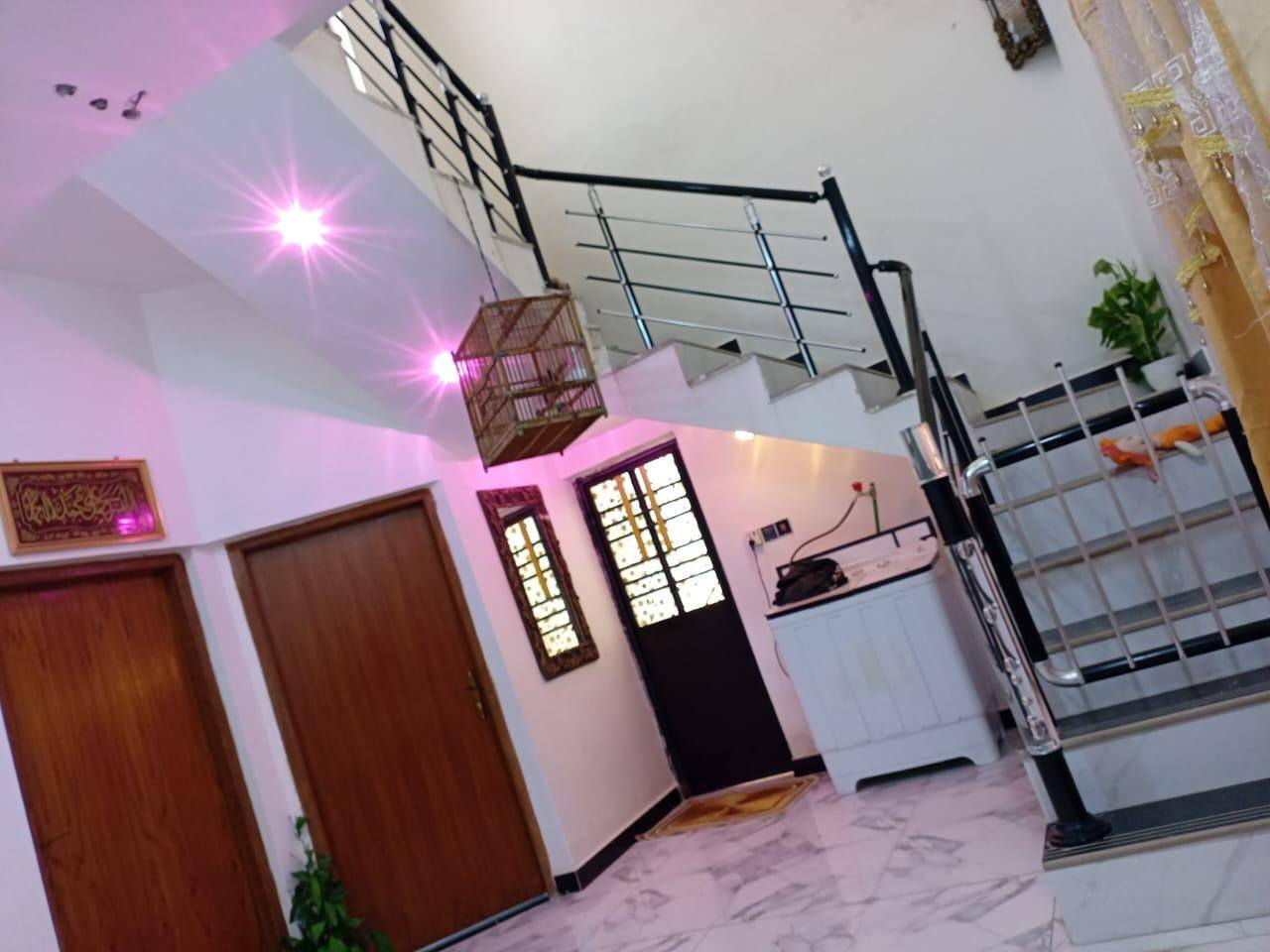 من رخصة الادمن متاح بيت للبيع مساحة ١٦٠ متر غرفتين وصاله ومطبخ وديوانيه وحمام خارجي وداخلي وكراج وحديقه العنوان الجزيره اليوبه شارع الملعب رابع فرع على اليسار للاستفسار أكثر على الوات ساب ***********
