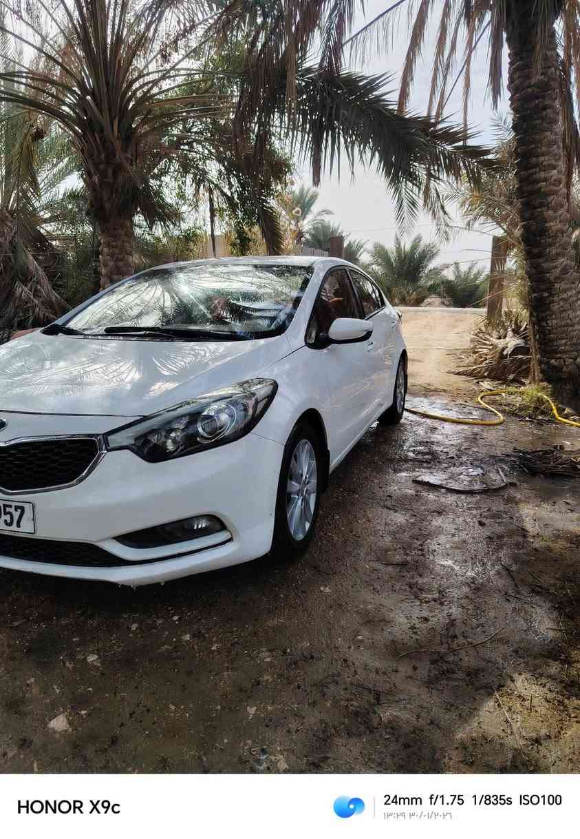 سلام عليكم 
سيراتو اللبيع مديل 16 كفاله عامه 
ماشيه 160 سنويه جديده 
السنت 32
السياره بيه سونار
السعر 135 الشراي يلتصل 
***********
االعنوان سماوه
