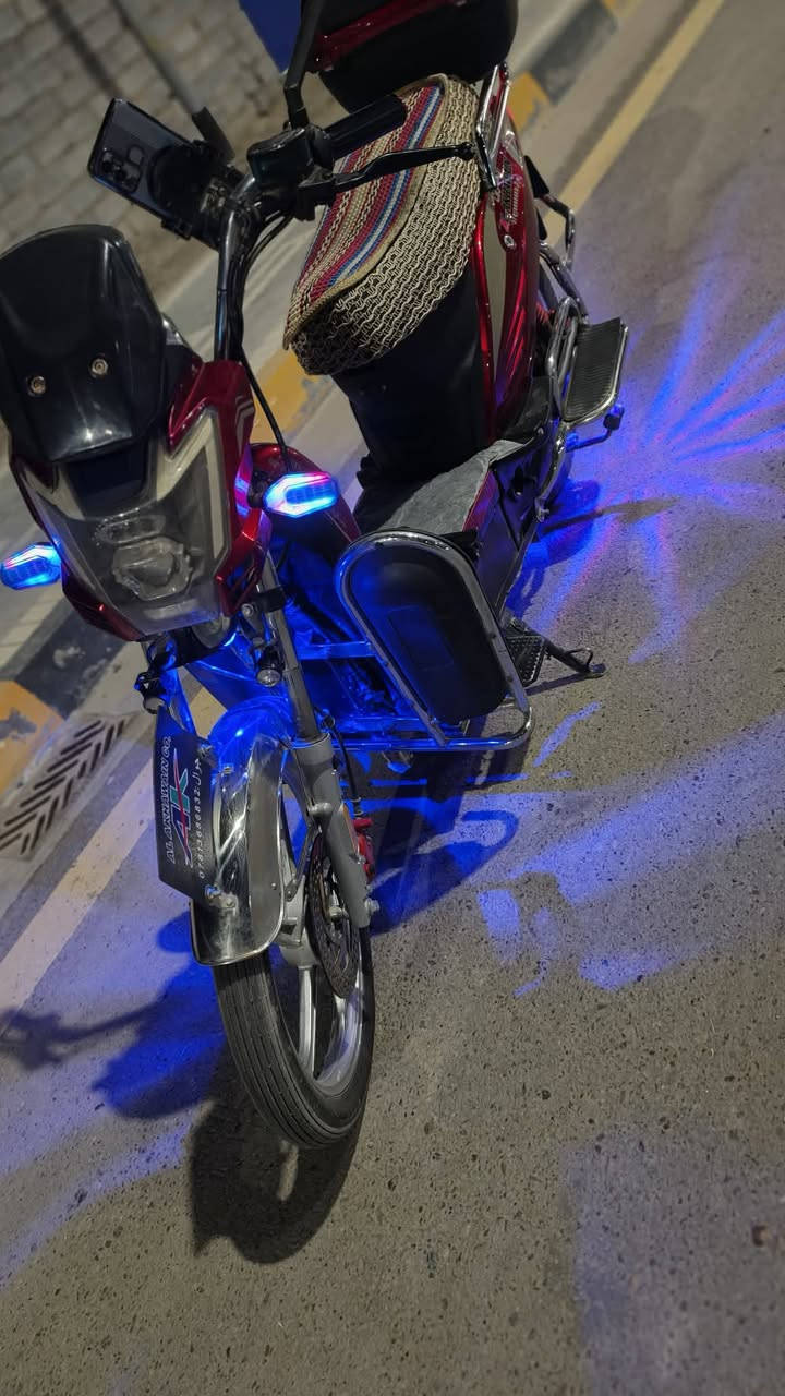 السلام عليكم
-للبيع او للمراوس 
-هارلي موديل 2025 شركه الاخوين 
-بطاريات عدد6 يقرن 10 ونص 
-دبل اشاره مثبت سرعه هور 
-لايت عالي  ابيض ناصي اصفر
-نشرات بك لايت  كله شغال
-بصمة تشغيل عن بعد +جهاز انذار🔇
-جنطه حجم كبير 
دراجه استخدام قليل ومماشي هواي
_السعر 600 وبيها مجال 
_العنوان الانبار الكرمه 
للأستفسار خاص او ***********
