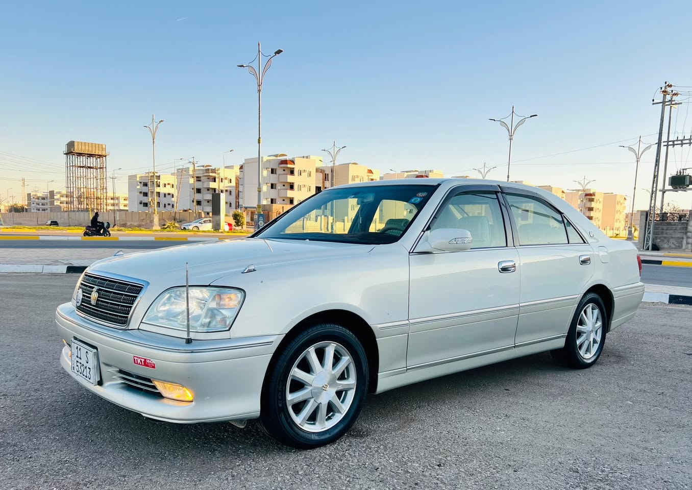 السلام عليكم 
كراون ‏ملكة للبيع موديل 1999 
‏بسمي سنوية جديدة ‏رقم بغداد دولي 
مداور مباشر 
‏السيارة كفالة عامة ضربة وصبغ وگص وأصوليات شاصي 171
‏تحوير نجف السيارة جاهزه من كلشي ‏تخم تاير حدادية كهربائيات كير ومكينة تراي ويل أصلي ماناقصها أي شي كلشي شغال بيها واحلا من الصور مال جناي مكان السيارة كربلاء 
السعر 142 وبيها مجال للشراي 
للاتصال…***********
