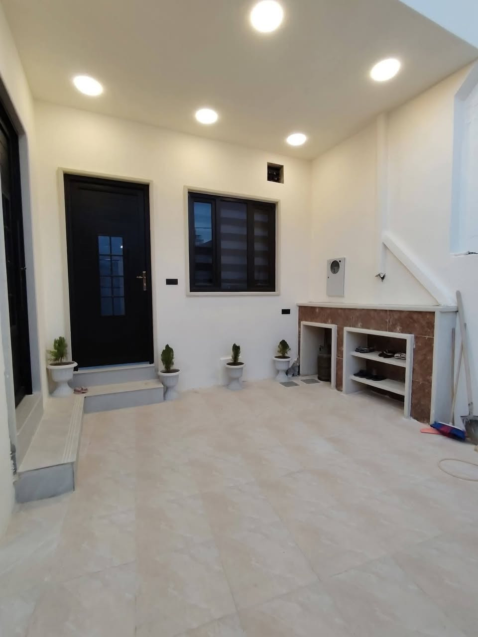 #عروض_مكتب_الدار_للعقار
دار للبيع

حي الملايين الثانية

قرب جامع أهل القرآن قريب من الشارع الرئيسي

المساحه 150م واجهه واجهة 10 م

ط1)) غرفتين نوم واستقبال وصاله ومطبخ وصحيات

ط2))  3 غرف نوم وصاله ومطبخ وصحيات

الدار مفصول الطابق الأرضي عن الطابق الثاني

سند زراعي قرار 25

للاستفسار أكثر اتصل على الأرقام او 

 مراجعة مكتب الدار الكائن في بناء الجاهز مقابل الكمرك 

***********

***********

***********
