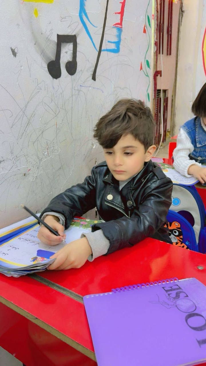 طلاب الصف التمهيدي
اثناء كتابة الواجب

#شعارنا #لسنا #الوحيدون #لكننا #نطمح #ان #نكون #الافضل
ناحية الوحدة - سيد عزال - خلف مدرسة الحليم الاهلية
للاستفسار ***********
