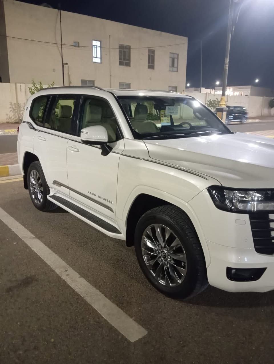 لاندكروز 2025SAS
GXR
تنفس طبيعي
حجم المكينه 4.000
الممشى 1.800كيلو متر 
السياره اخت الزيرو 
مكفوله كفاله عامه 
السياره ام الرادار 
4 كامرات 
شاشه طويله
السعر  74.000$ وبيه مجال 
الرقم ***********
