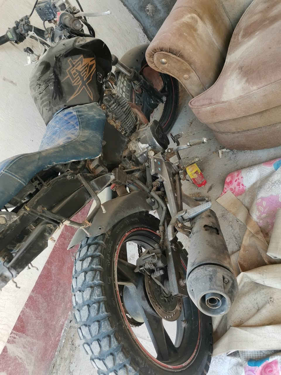 سلام عليكم دراجه بدون بريك محرك ستوته مامفتوح ولا تبخير دراجه ضاعن اوراقه عندي ونقص عنبار بريك سعرقيم وخذ بل يرضه الله وعباده


**إذا كنت صاحب هذا الإعلان وتريد حذفه لأي سبب، رجاءا أرسل رسالة إلى الدعم الفني**