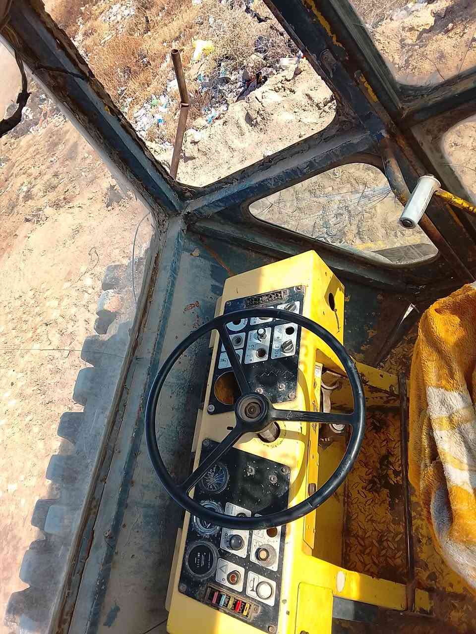 للبيع  BOMAG
بوماك 213 ستيل بدون اضلاف 
رقم بصره باسمي 
كاردن  
السعر 3 وبيه مجال 
تواصل***********
