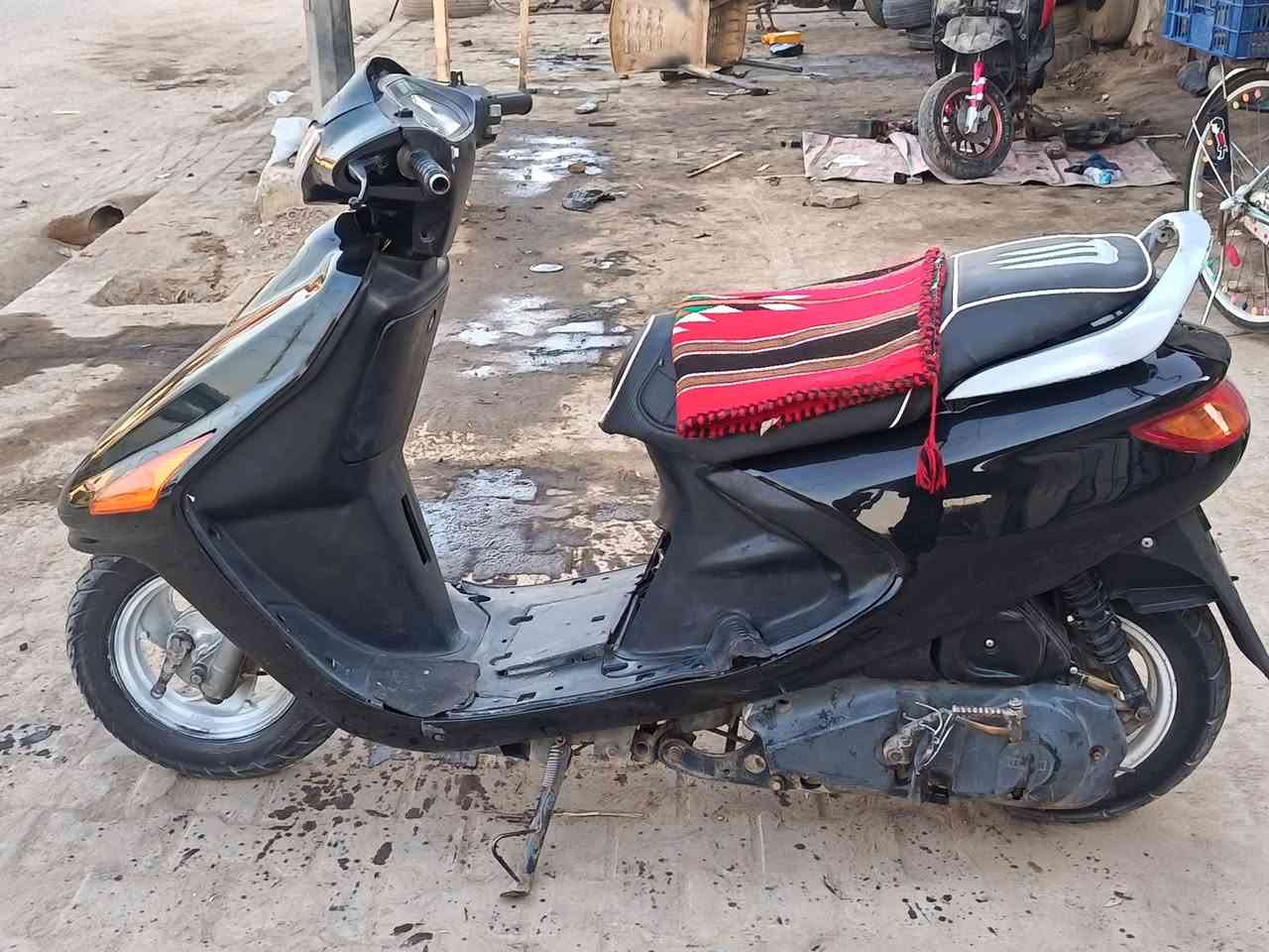 السلام عليكم فراشه فحل للبيع ماا مفتوح برغي بيهة كهربائيات كلهة شغاله عوزهة بس دبلات كدام ترجع فول سعرهة 400 او بيهة مجال بصيط *********** مكاني صلاحيه
