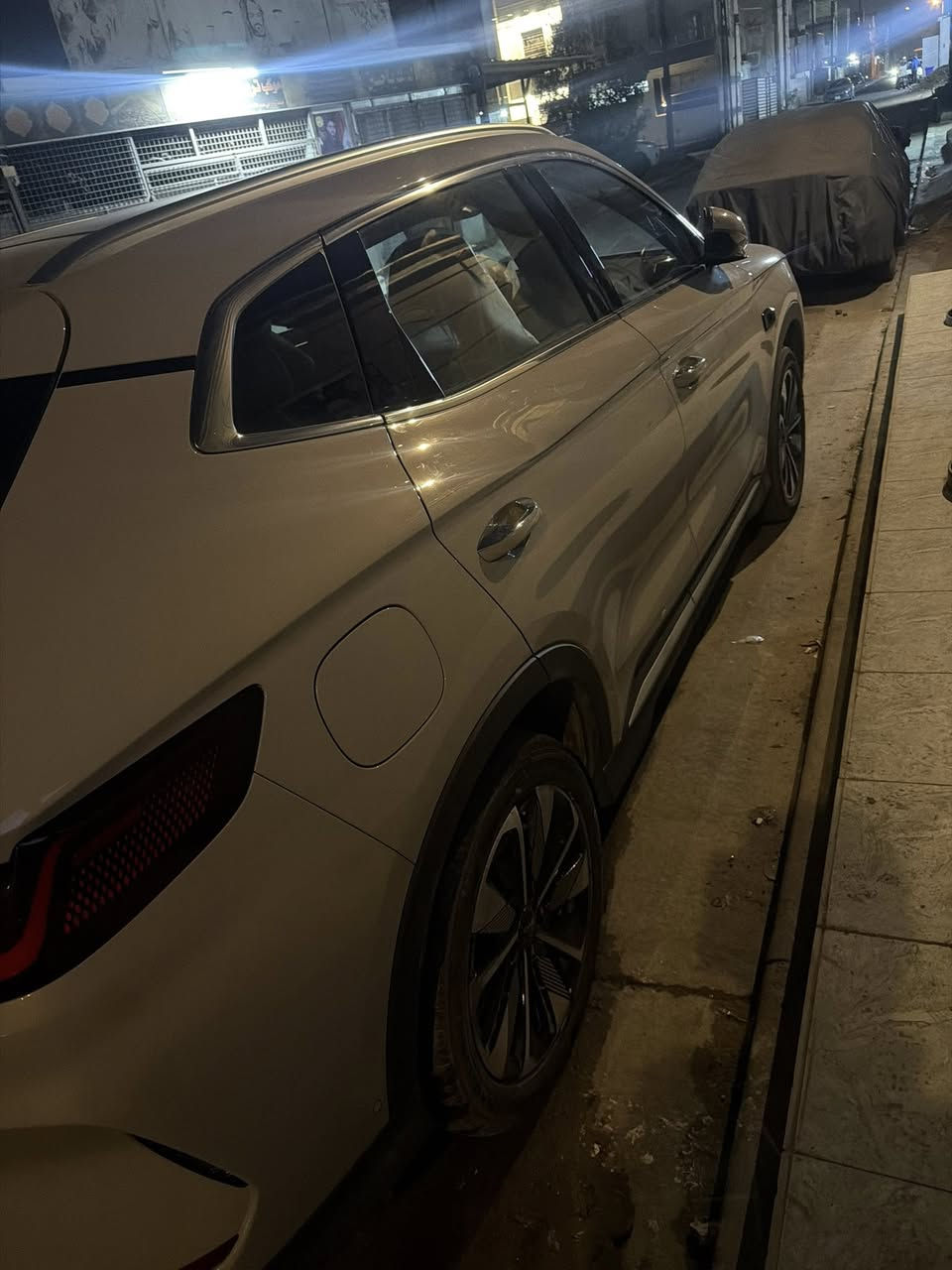 بي واي دي سونج بلص ماشية 2000 وكآمل غراضهة ومرقم بغداد
السعر : 32 مليون وبيهة مجال بسيط
الرقم : ***********
