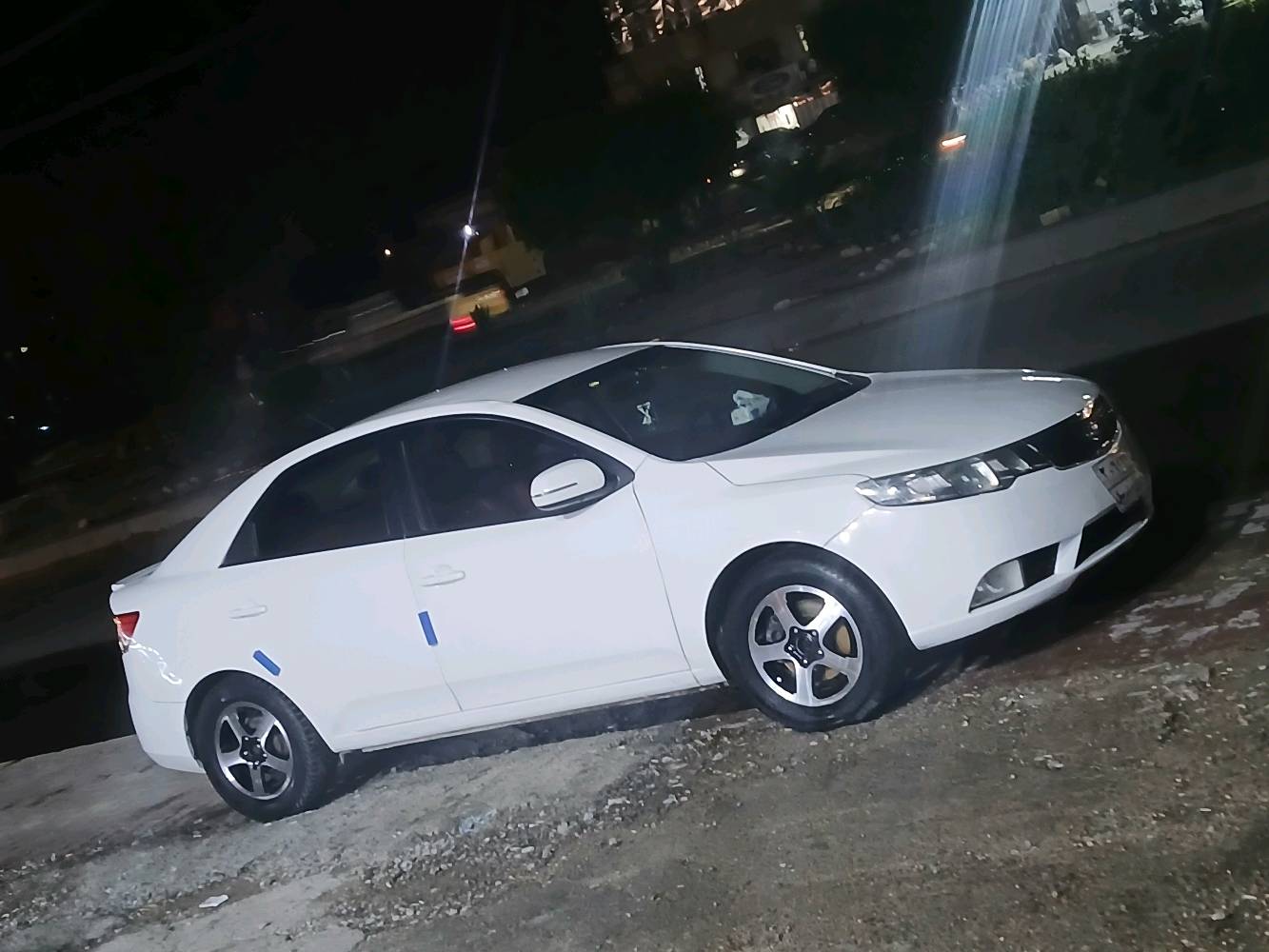 السلام عليكم 
سيراتو موديل ٢٠١١ نظيفه كير ومكينه ووتبريد وصدر خير من الله وما بيهه اي نقص والسياره كلش حلوة وكاعده عليهه غرامات مروريه ٢٠ ورقه الي يريدهه هذا رقمي ***********