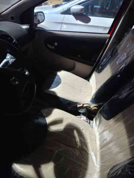 السلام عليكم سيارة جلي للبيع موديل 2012 سيار كير و مكينة كفاله رقمه بغداد تحويل ثاني يوم 
السعر 58 وبيه مجال للطيبين 
الاستفسار ***********
مكان بغداد جديده مجمع الزهور
