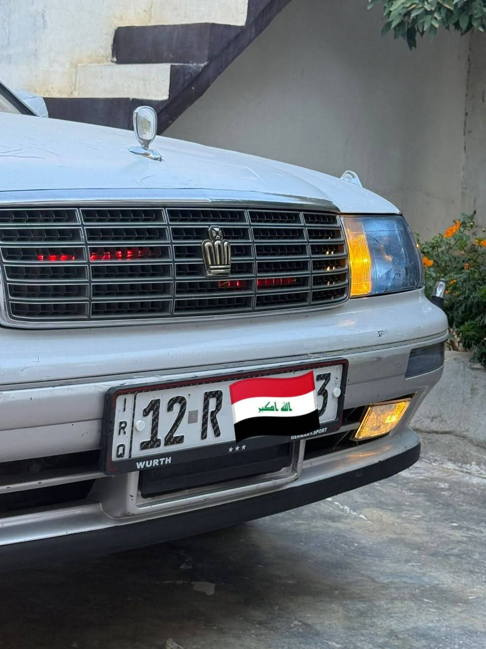 السلام عليكم
بطة منفصل موديل 93 

السيارة كفالة عامة كص ونقل جثة وعيب شرعي. 

سنوية وهزة ورقم كلة جديد
وبأسمي 

صدر خلفي امامي جديد
باتري جديد
تخم تاير جديد
داخل السيارة جديد ومقاعد كهرباء وشغالات ثنينهن

تبريد تدفئة شغال وجيد
سيارة جديدة وبلادية 
صبغ حزام للجمالية بدون اي ضربة او دكة جاكوج.

ملاحضة: البنيد بي شويا جراح والجاملغ الخلفي كذلك بي شوية. 

السعر 68 وبيها مجال قليل جدآ.
المكان كركوك. 

***********
***********
