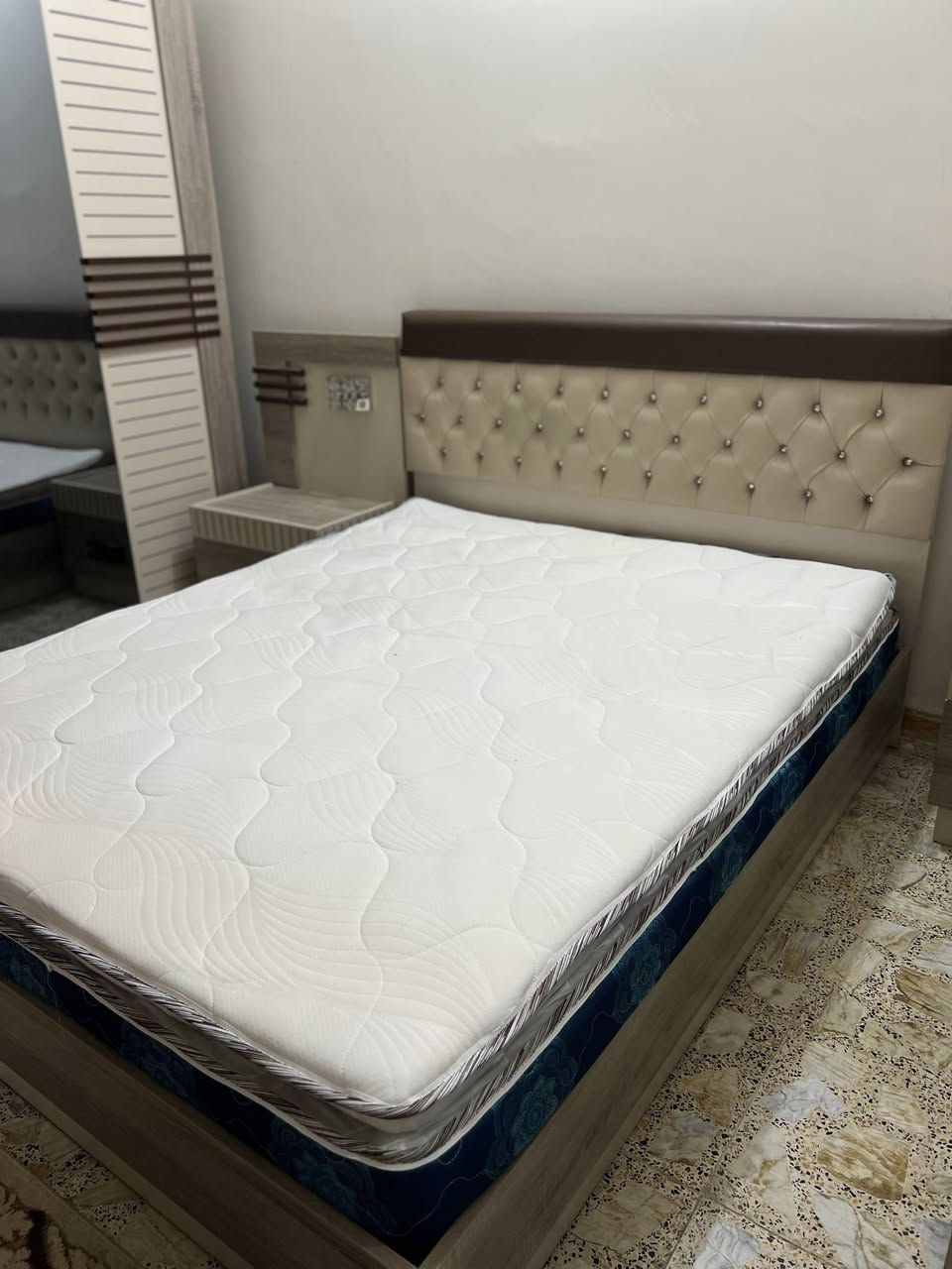 سلام عليكم عدي غرفه نوم تركيه بدون كنتور كامله مابيها اي خدش سعرها 325 للاستفسار خاص او على هذا الرقم***********
